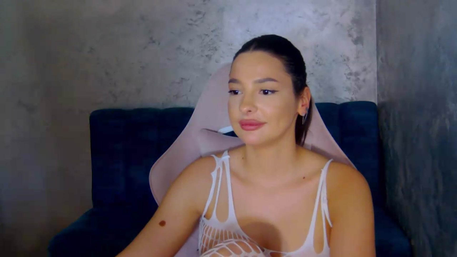 Gallery image thumbnail from meliiis_'s myfreecams stream on, 05/07/2026, 18:25 image 17 of 20