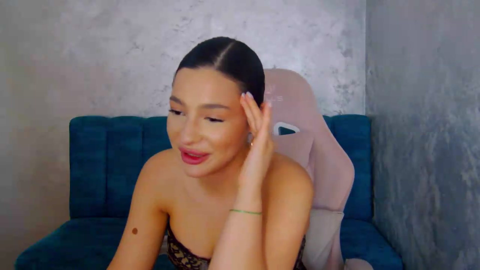 Gallery image thumbnail from meliiis_'s myfreecams stream on, 05/09/2026, 19:02 image 14 of 20