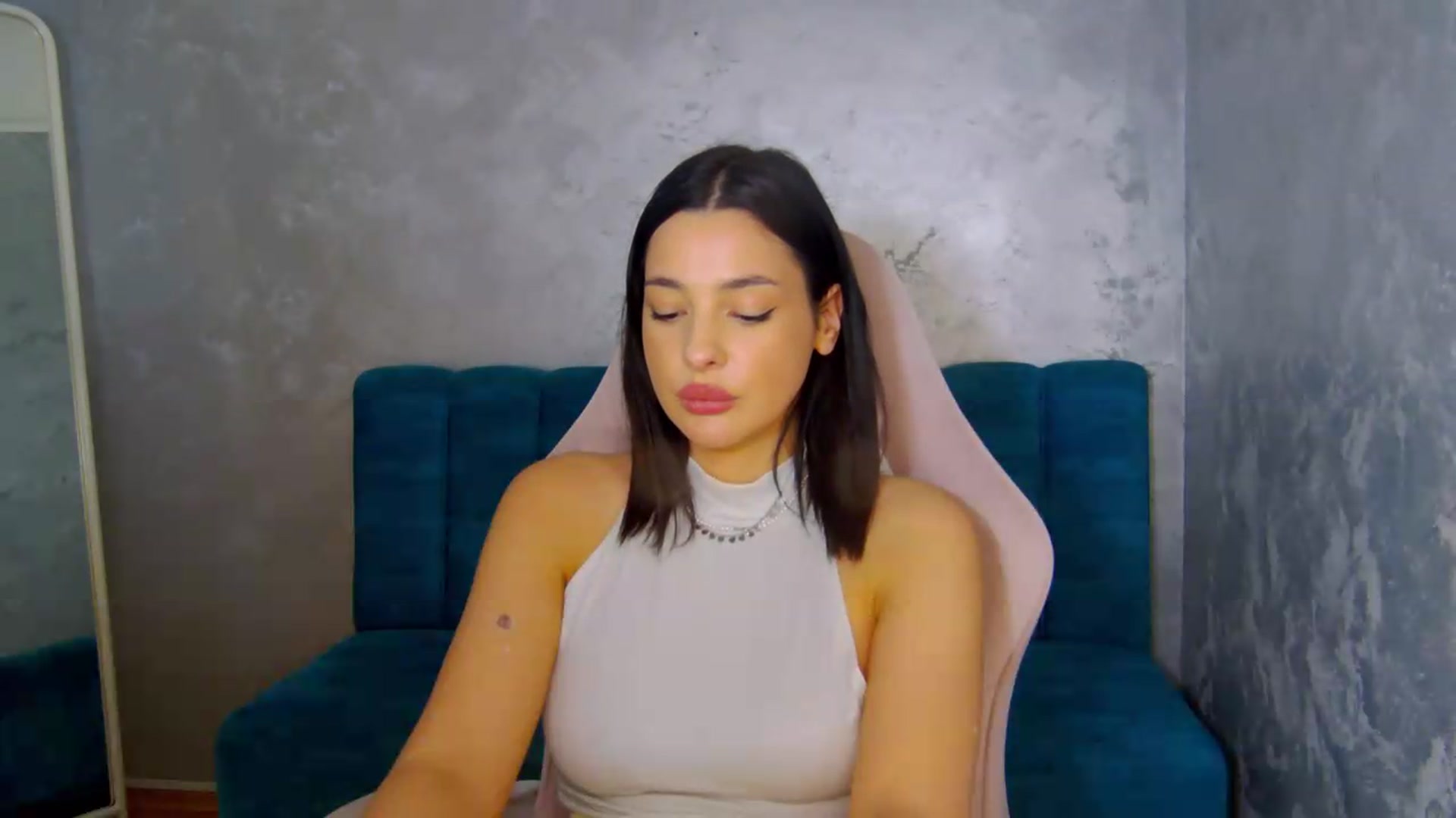 Gallery image thumbnail from meliiis_'s myfreecams stream on, 05/14/2026, 16:23 image 12 of 20