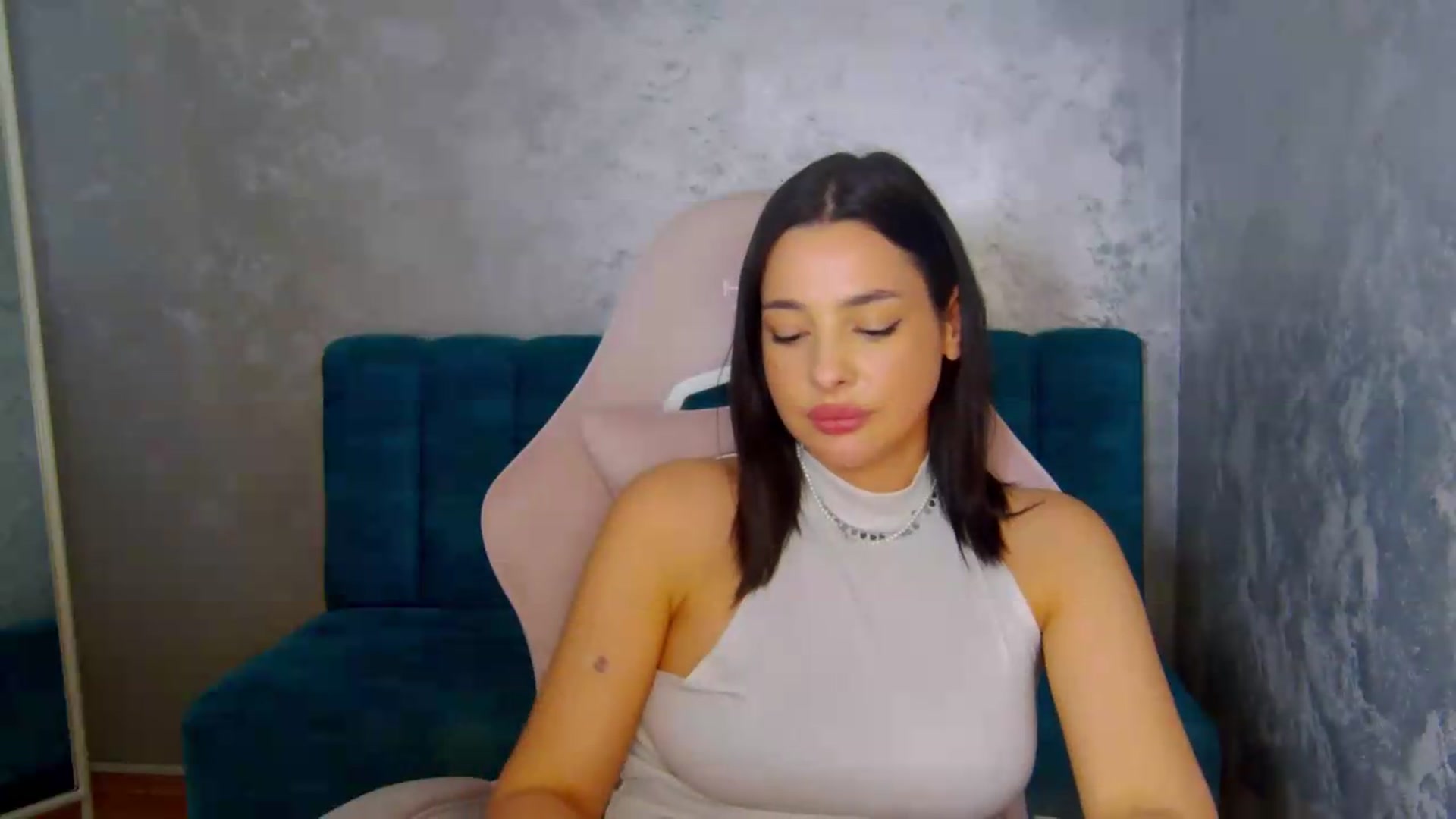 Gallery image thumbnail from meliiis_'s myfreecams stream on, 05/14/2026, 18:45 image 15 of 20