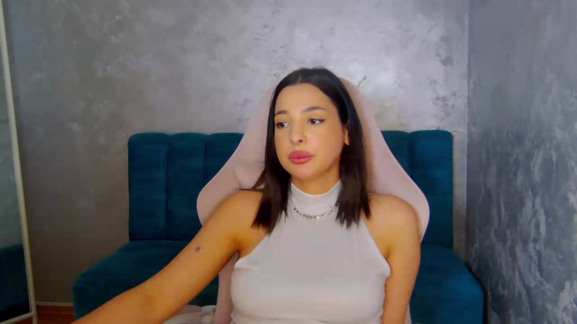 Gallery image thumbnail from meliiis_'s myfreecams stream on, 05/14/2026, 18:45 image 16 of 20