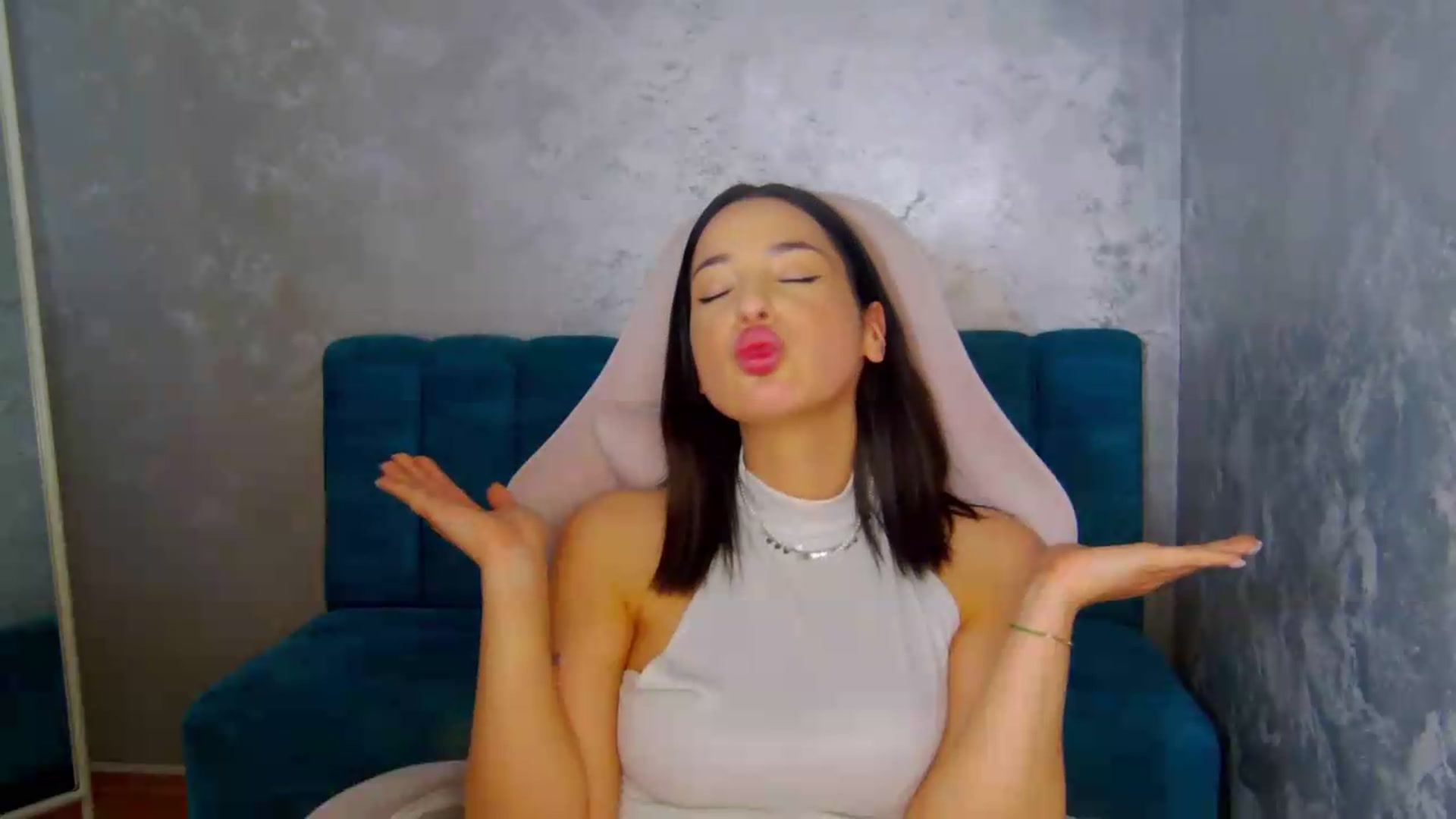 Gallery image thumbnail from meliiis_'s myfreecams stream on, 05/14/2026, 18:45 image 18 of 20