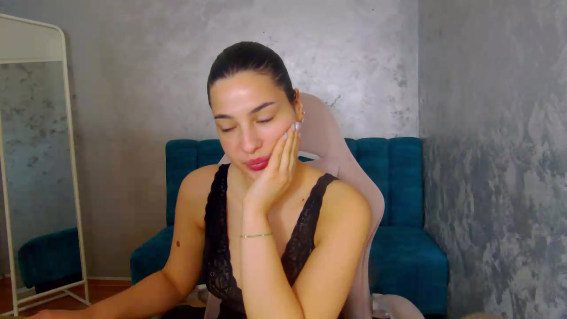 Gallery image thumbnail from meliiis_'s myfreecams stream on, 05/16/2026, 15:08 image 9 of 20