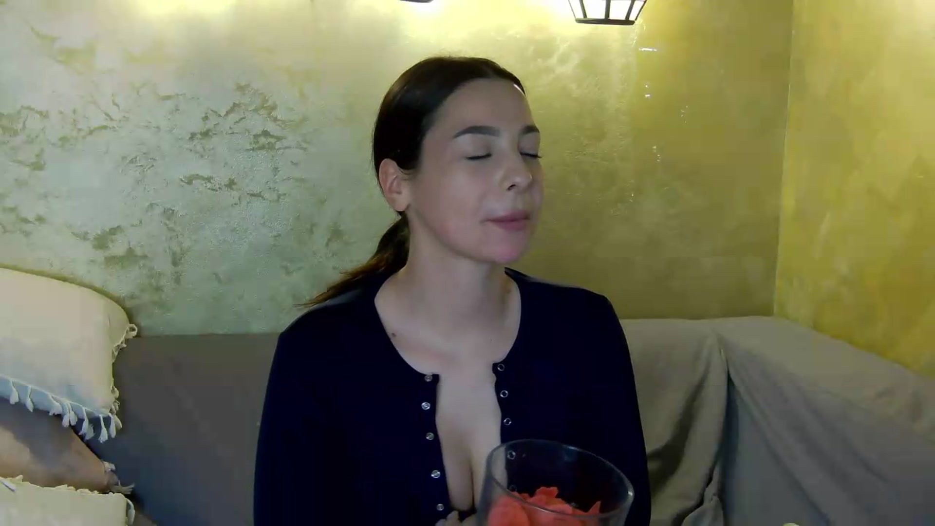 Gallery image thumbnail from meliiis_'s myfreecams stream on, 05/17/2026, 19:07 image 18 of 20