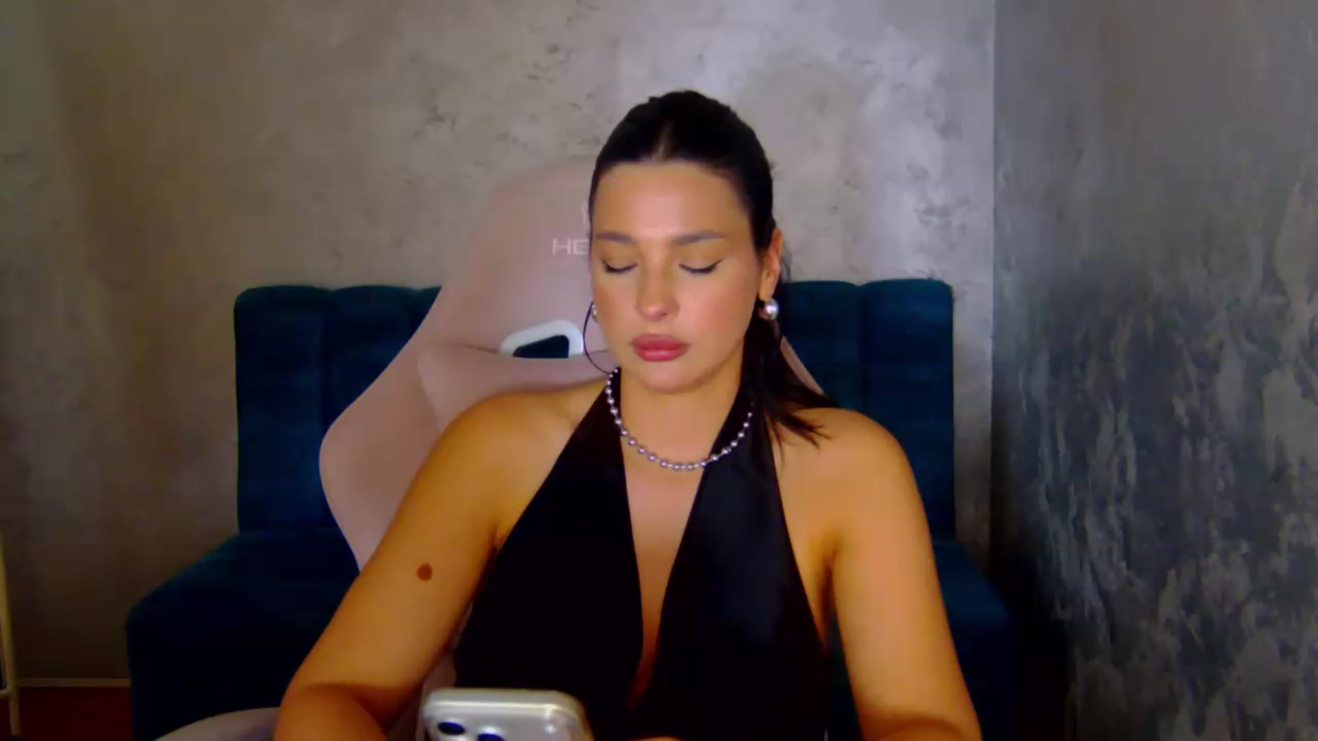 Gallery image thumbnail from meliiis_'s myfreecams stream on, 05/20/2026, 19:04 image 16 of 20