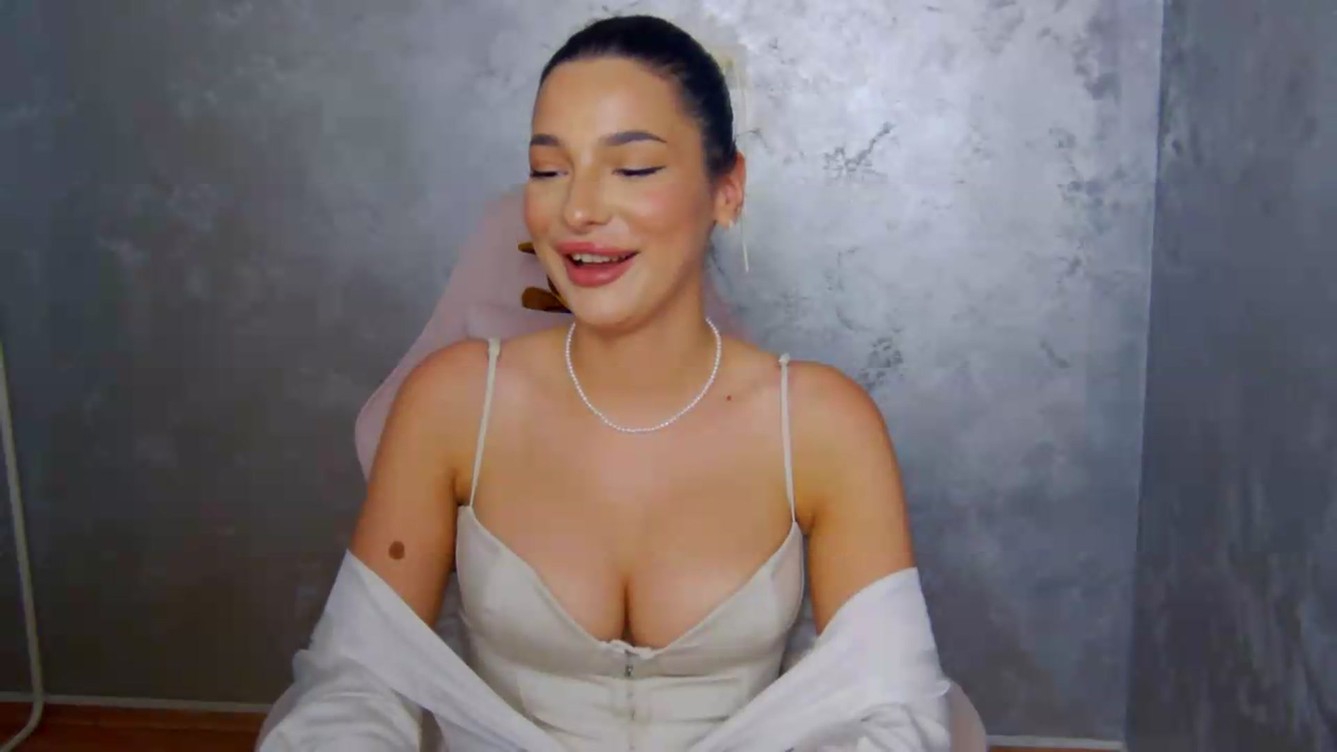 Gallery image thumbnail from meliiis_'s myfreecams stream on, 05/27/2026, 12:59 image 6 of 20