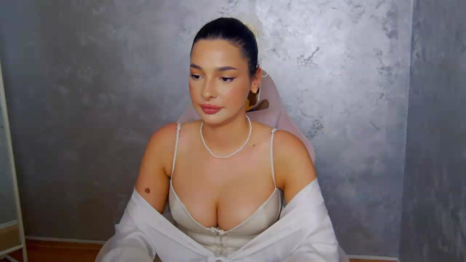 Gallery image thumbnail from meliiis_'s myfreecams stream on, 05/27/2026, 12:59 image 11 of 20