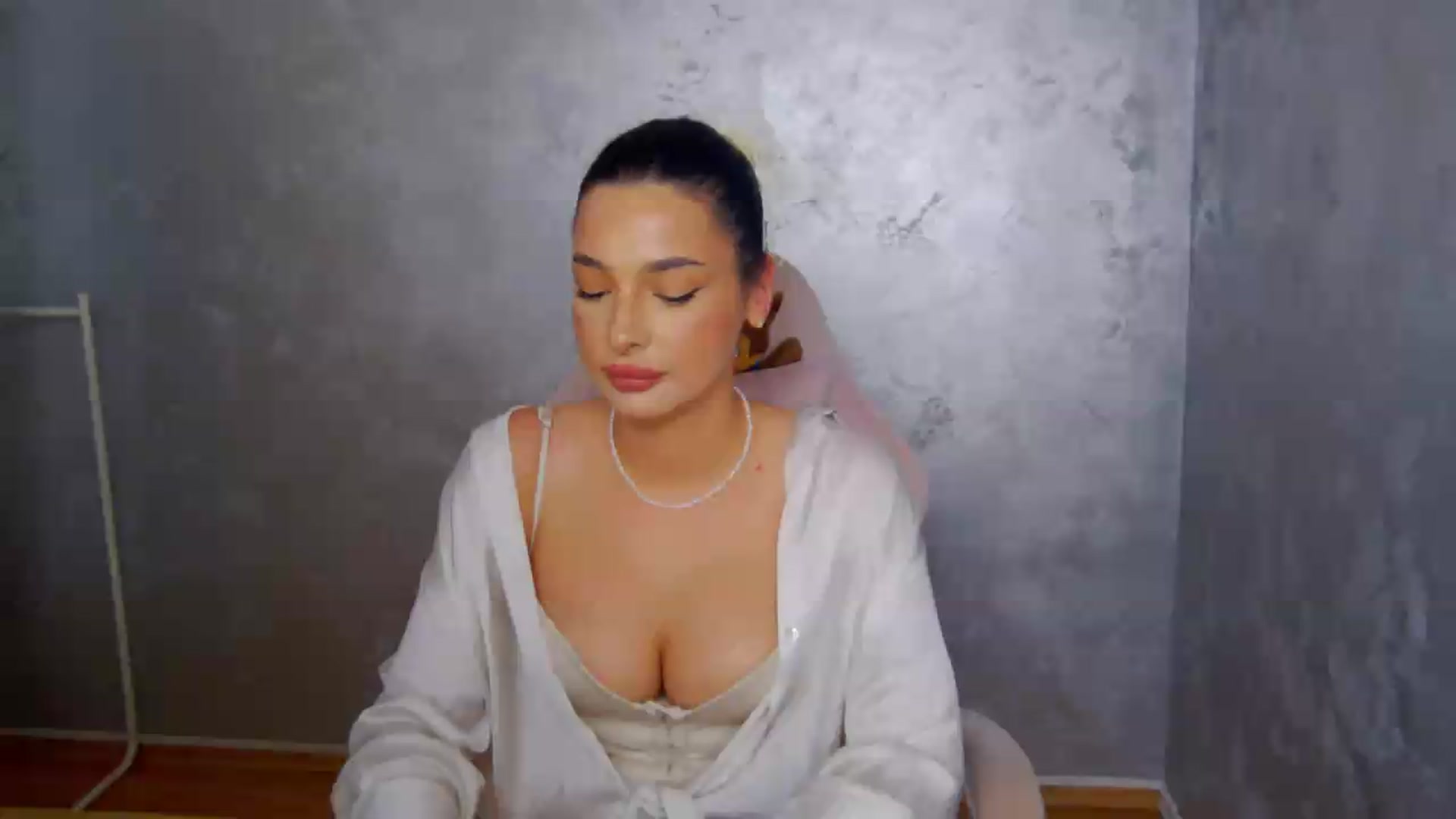 Gallery image thumbnail from meliiis_'s myfreecams stream on, 05/27/2026, 12:59 image 1 of 20