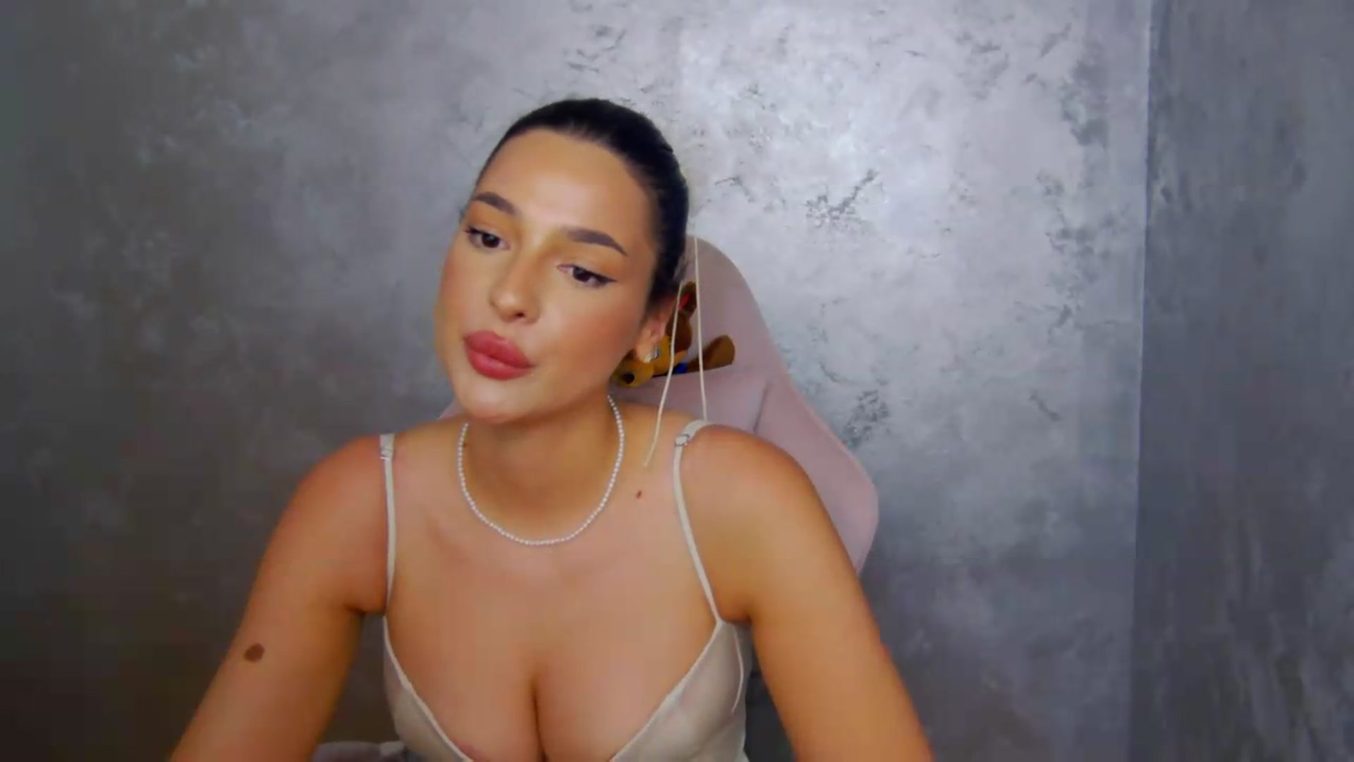 Gallery image thumbnail from meliiis_'s myfreecams stream on, 05/27/2026, 15:01 image 11 of 20