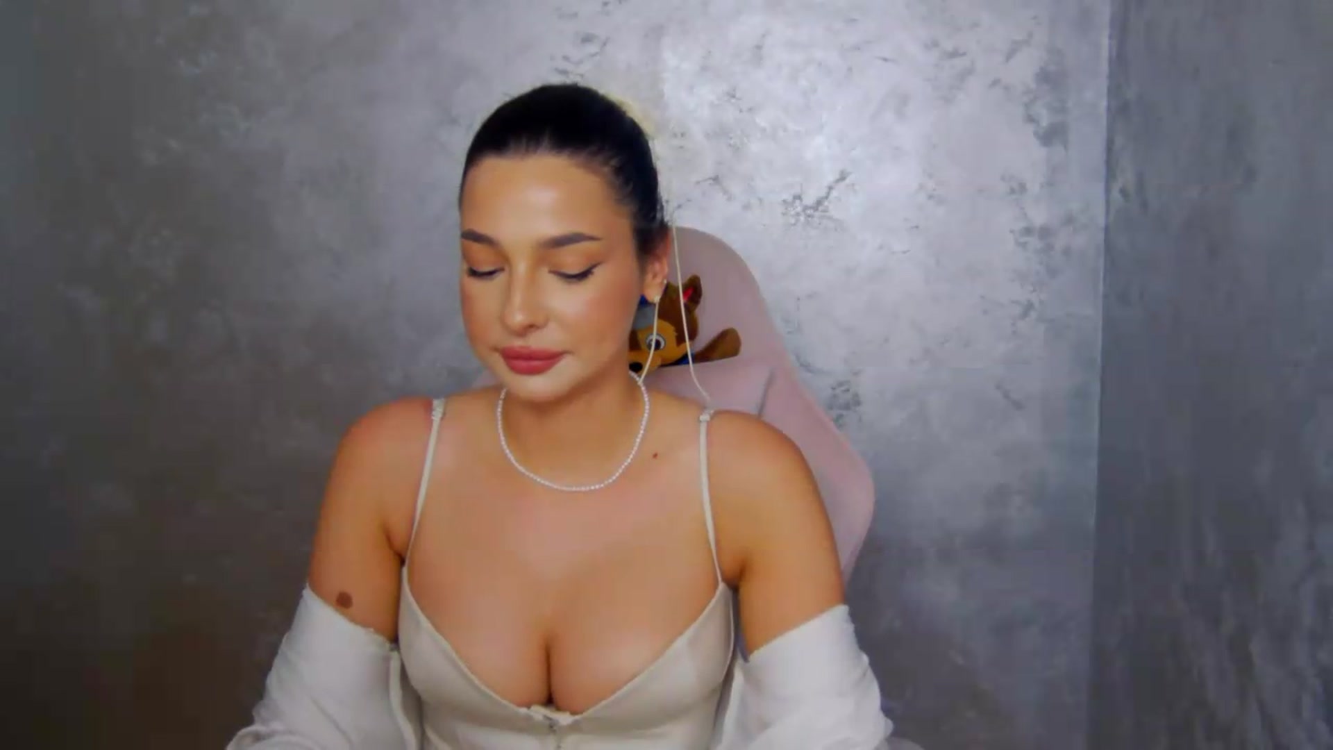 Gallery image thumbnail from meliiis_'s myfreecams stream on, 05/27/2026, 15:01 image 2 of 20