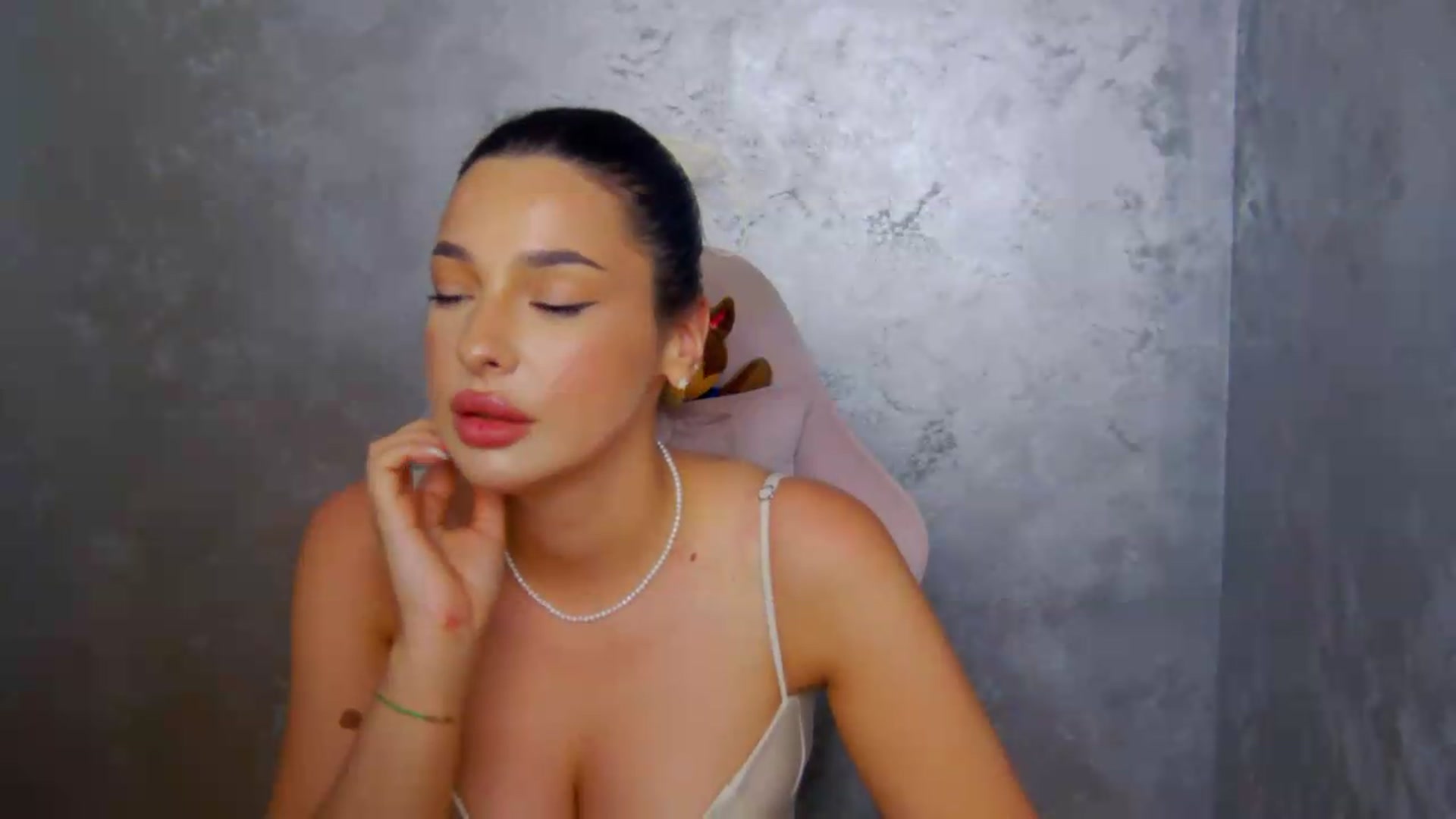 Gallery image thumbnail from meliiis_'s myfreecams stream on, 05/27/2026, 15:01 image 19 of 20