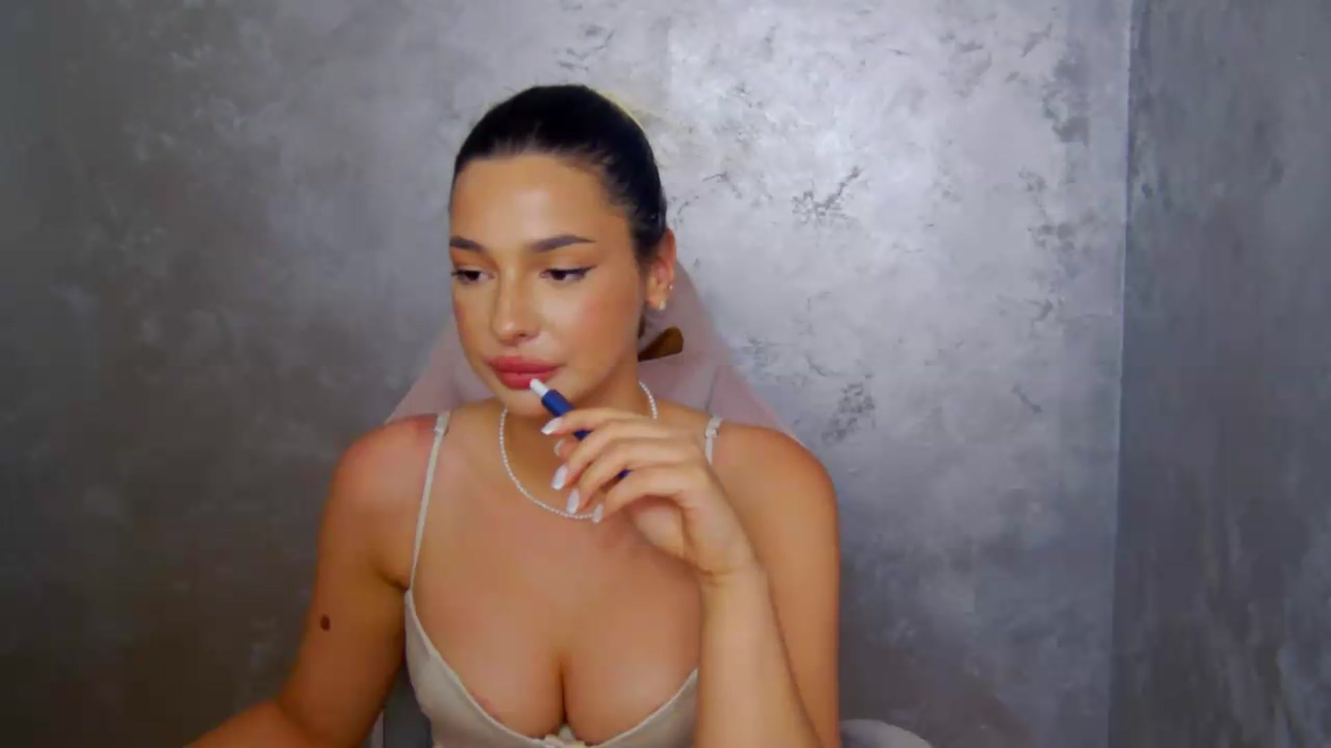 Gallery image thumbnail from meliiis_'s myfreecams stream on, 05/27/2026, 15:01 image 15 of 20