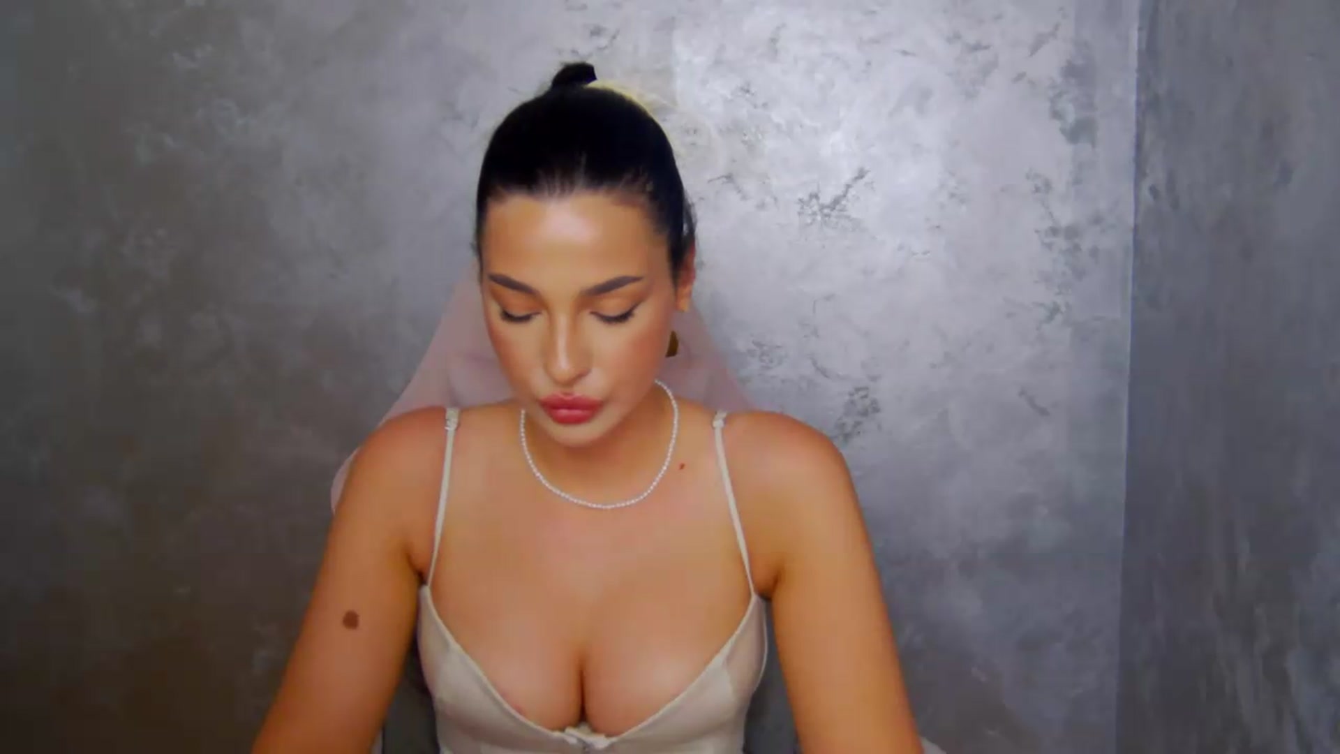 Gallery image thumbnail from meliiis_'s myfreecams stream on, 05/27/2026, 15:01 image 14 of 20