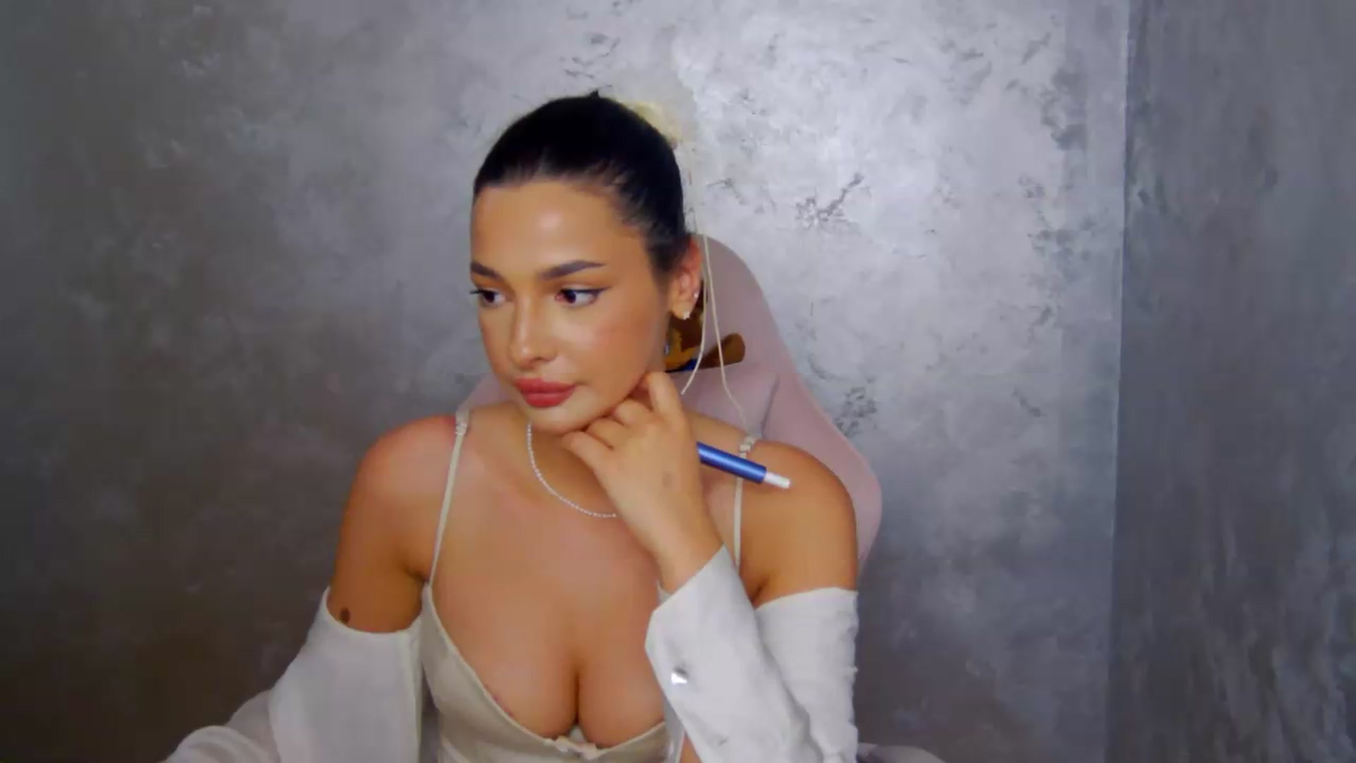 Gallery image thumbnail from meliiis_'s myfreecams stream on, 05/27/2026, 15:01 image 3 of 20