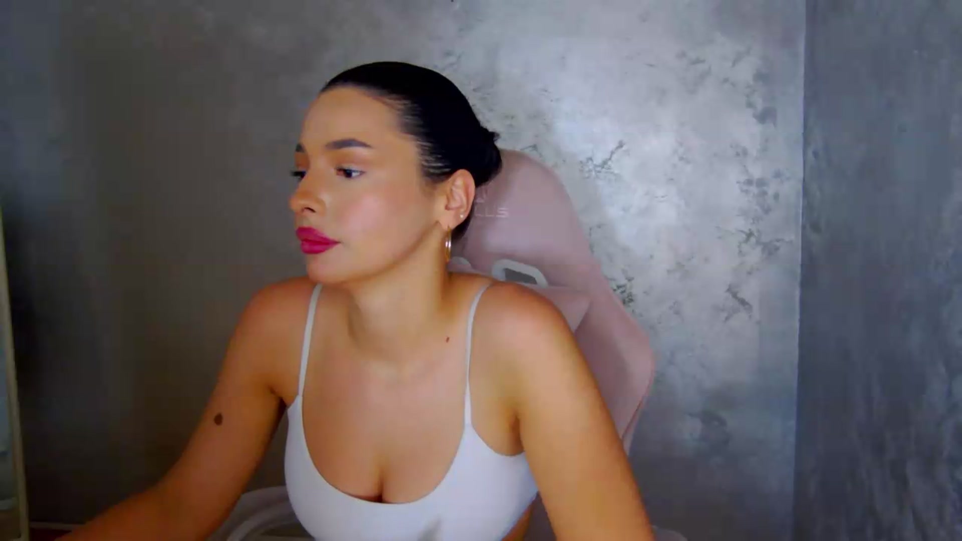 Gallery image thumbnail from meliiis_'s myfreecams stream on, 05/28/2026, 14:46 image 7 of 20