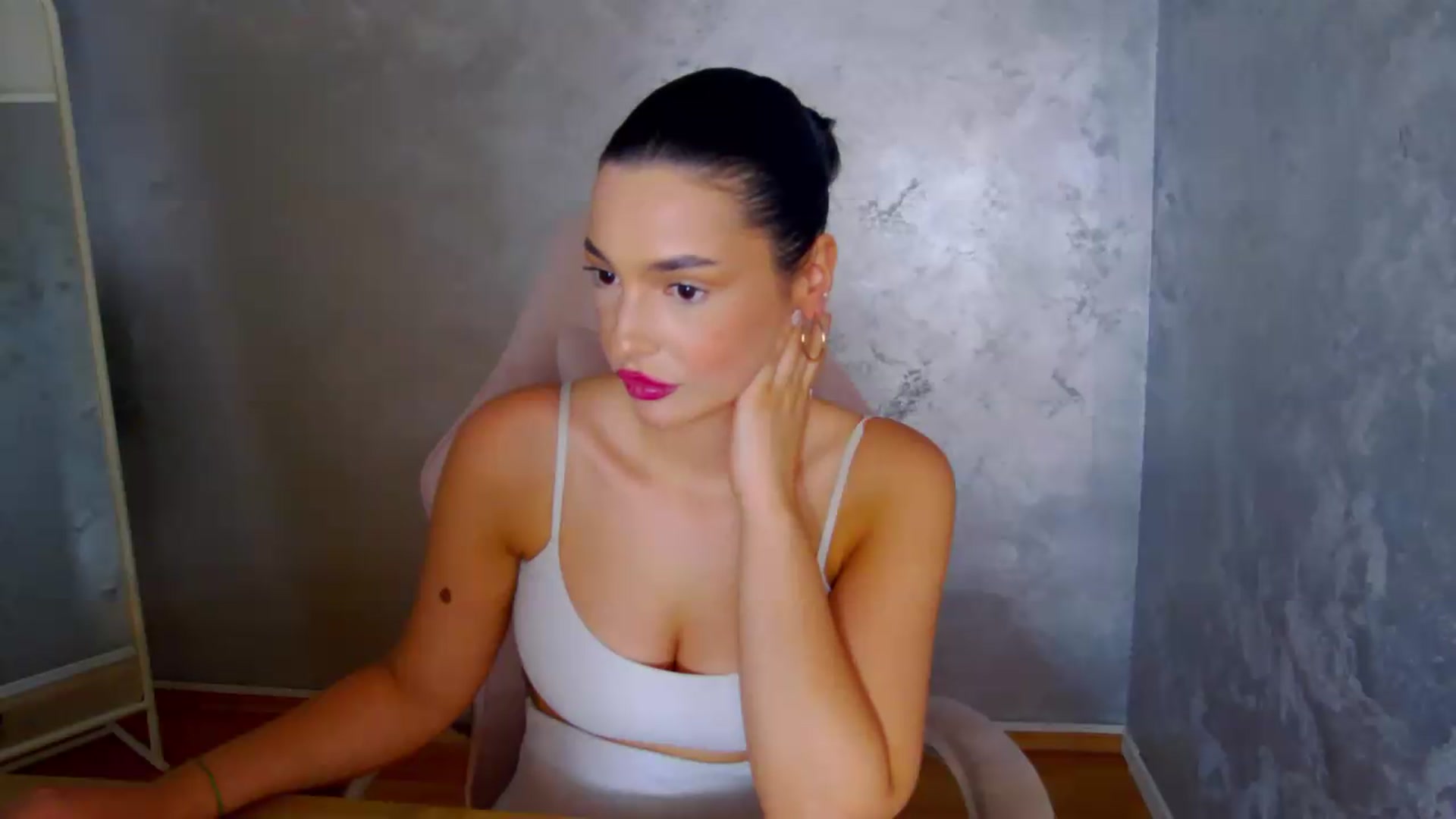 Gallery image thumbnail from meliiis_'s myfreecams stream on, 05/28/2026, 14:46 image 19 of 20