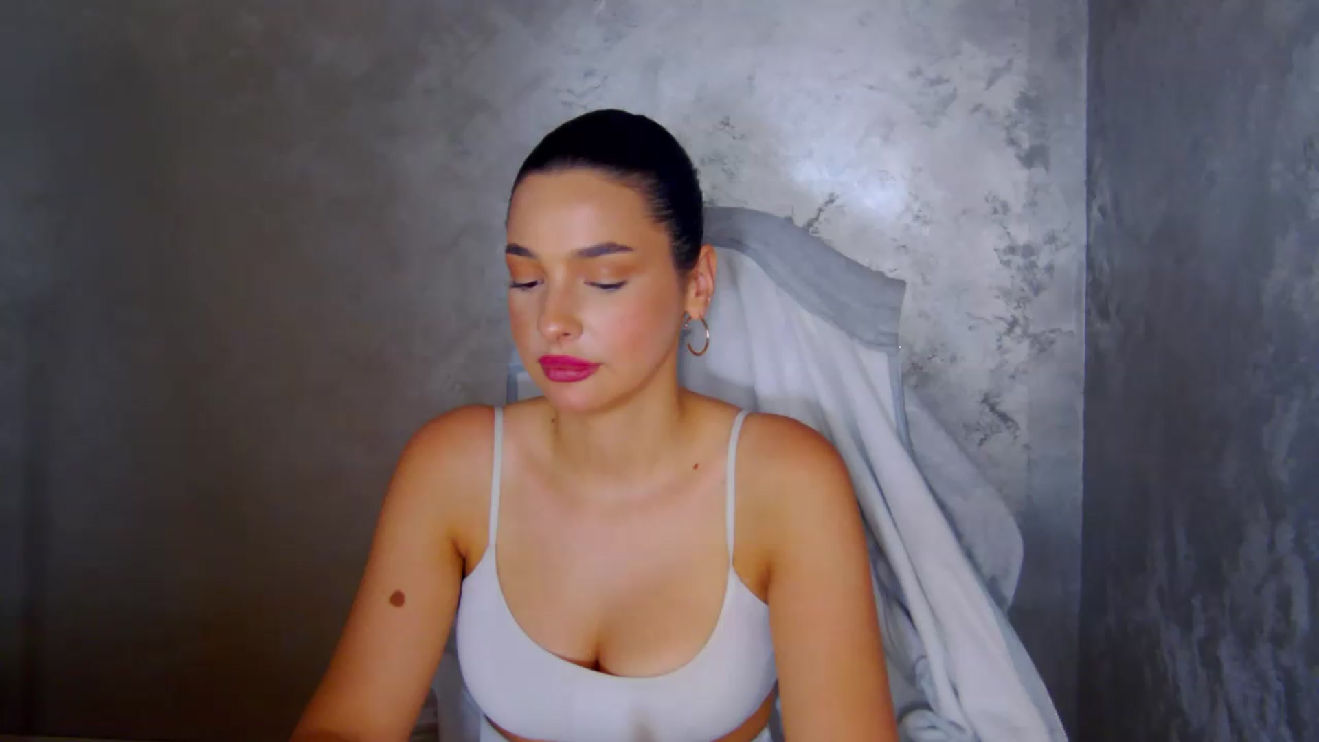 Gallery image thumbnail from meliiis_'s myfreecams stream on, 05/28/2026, 19:02 image 20 of 20