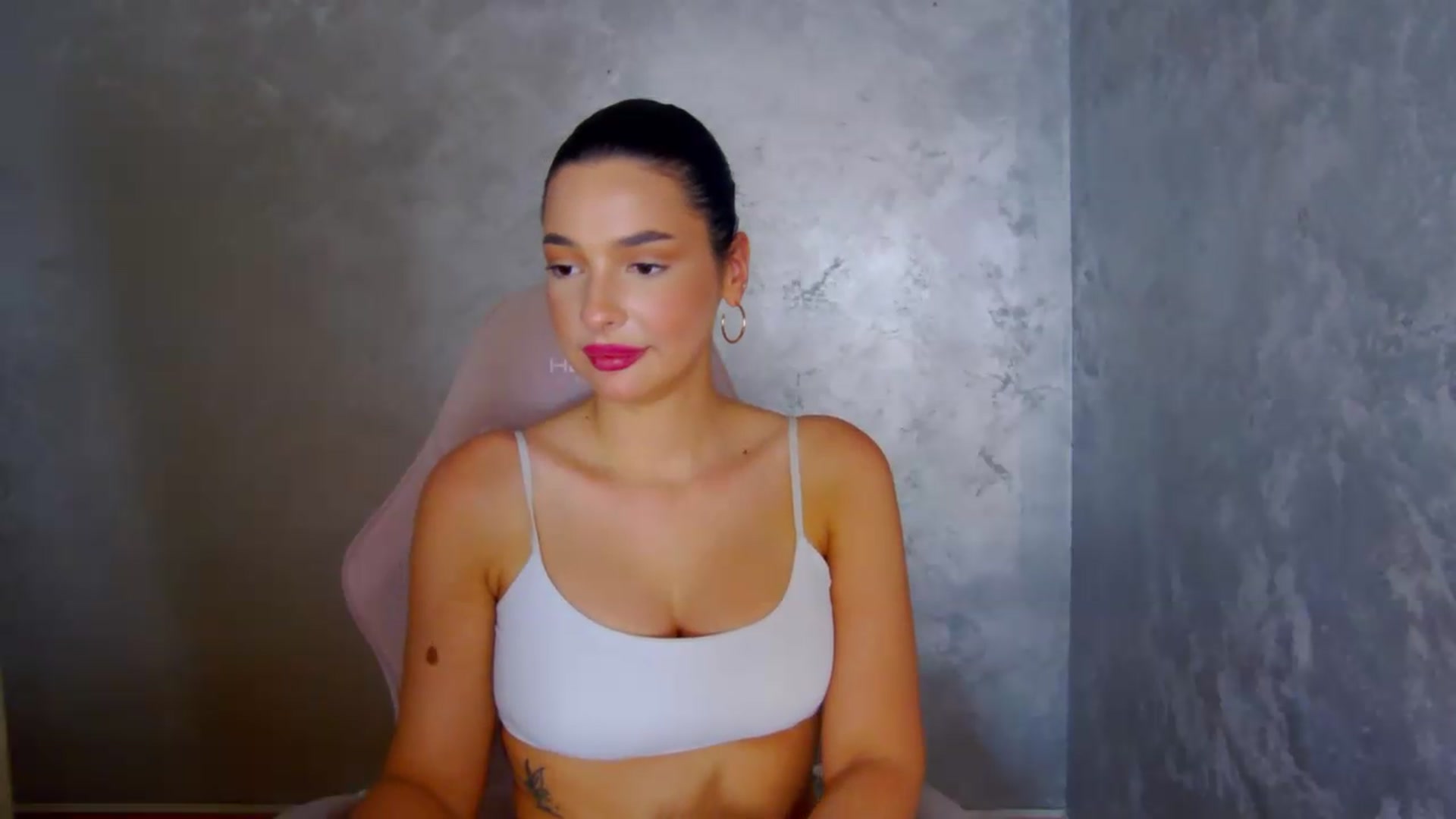 Gallery image thumbnail from meliiis_'s myfreecams stream on, 05/28/2026, 19:02 image 6 of 20