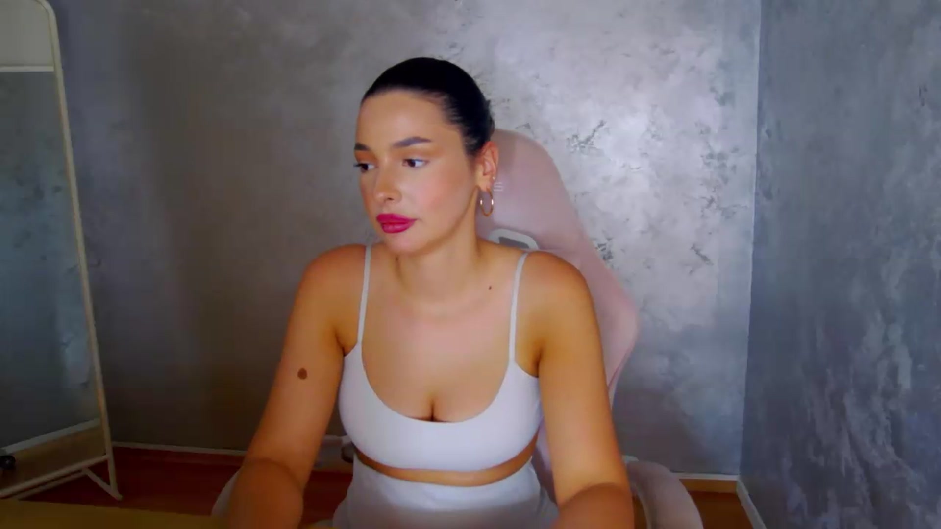 Gallery image thumbnail from meliiis_'s myfreecams stream on, 05/28/2026, 19:02 image 3 of 20
