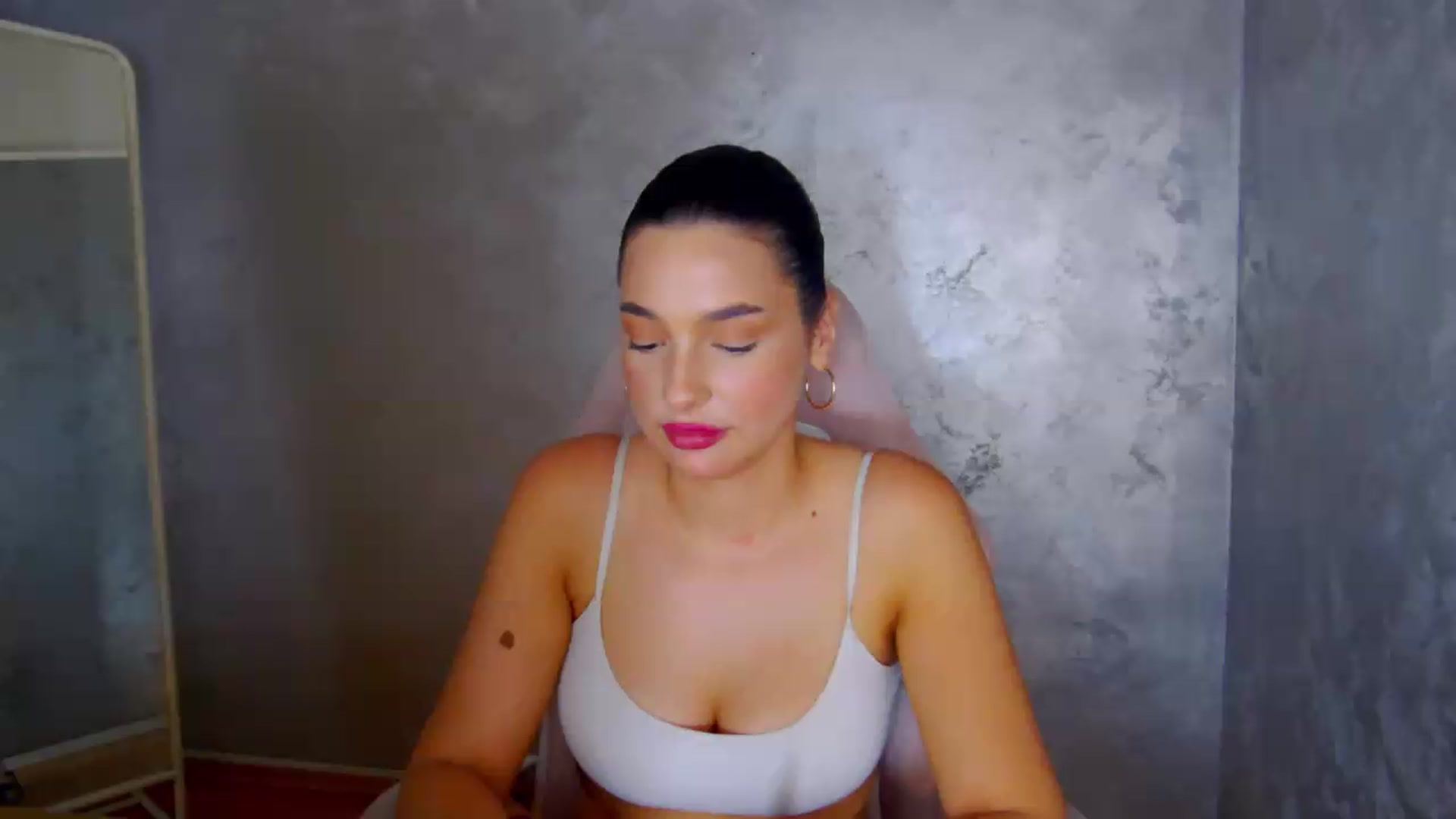 Gallery image thumbnail from meliiis_'s myfreecams stream on, 05/28/2026, 19:02 image 14 of 20