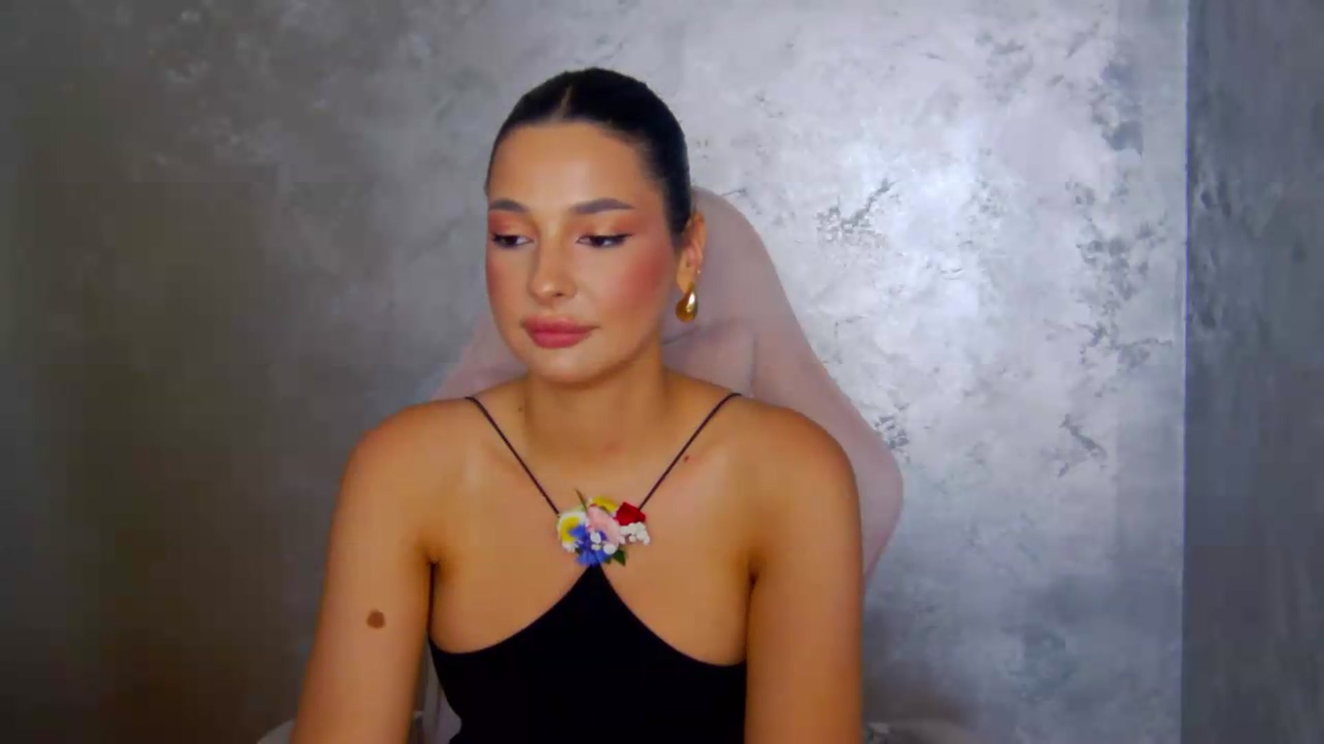 Gallery image thumbnail from meliiis_'s myfreecams stream on, 05/29/2026, 13:37 image 17 of 20