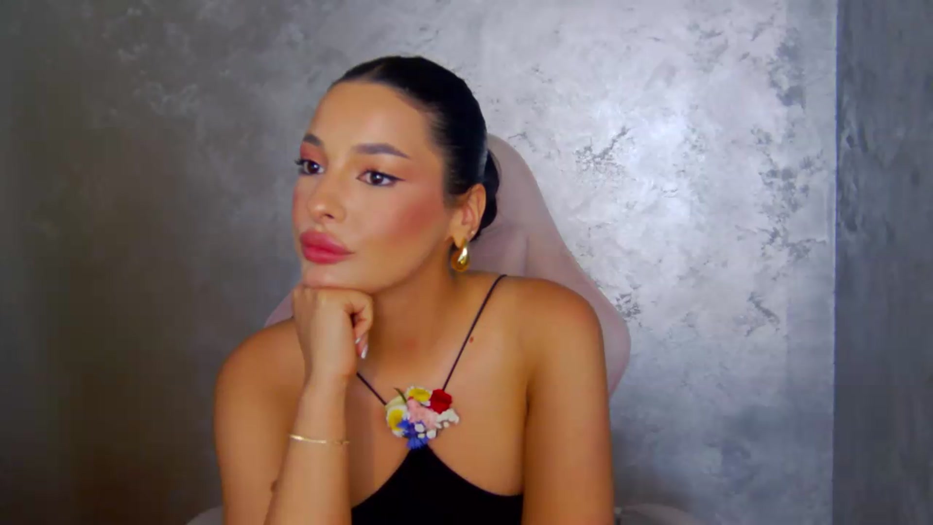 Gallery image thumbnail from meliiis_'s myfreecams stream on, 05/29/2026, 13:37 image 4 of 20