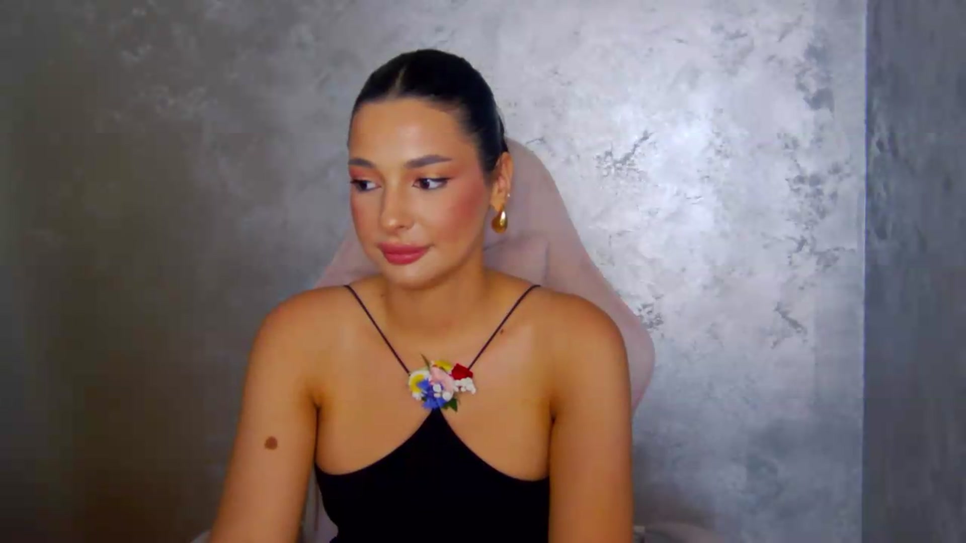 Gallery image thumbnail from meliiis_'s myfreecams stream on, 05/29/2026, 13:37 image 14 of 20