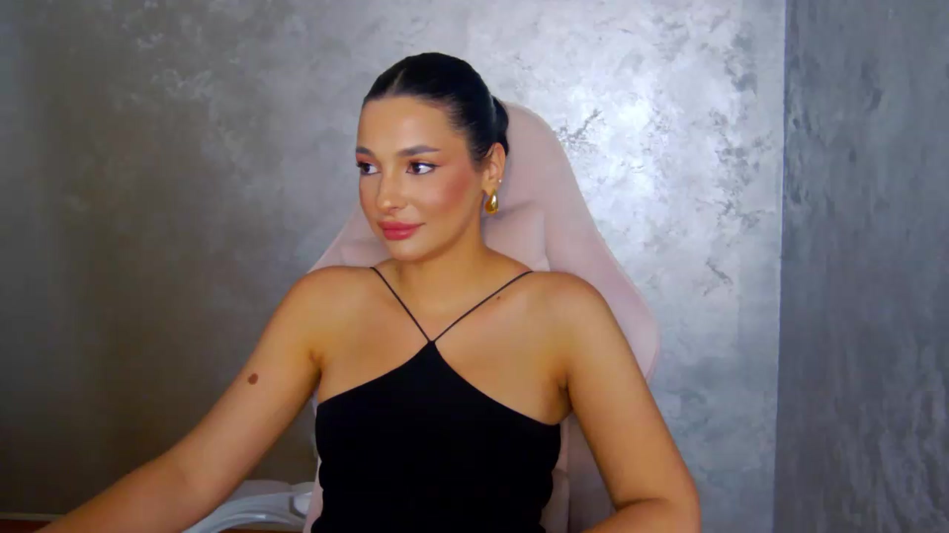 Gallery image thumbnail from meliiis_'s myfreecams stream on, 05/29/2026, 14:22 image 14 of 20