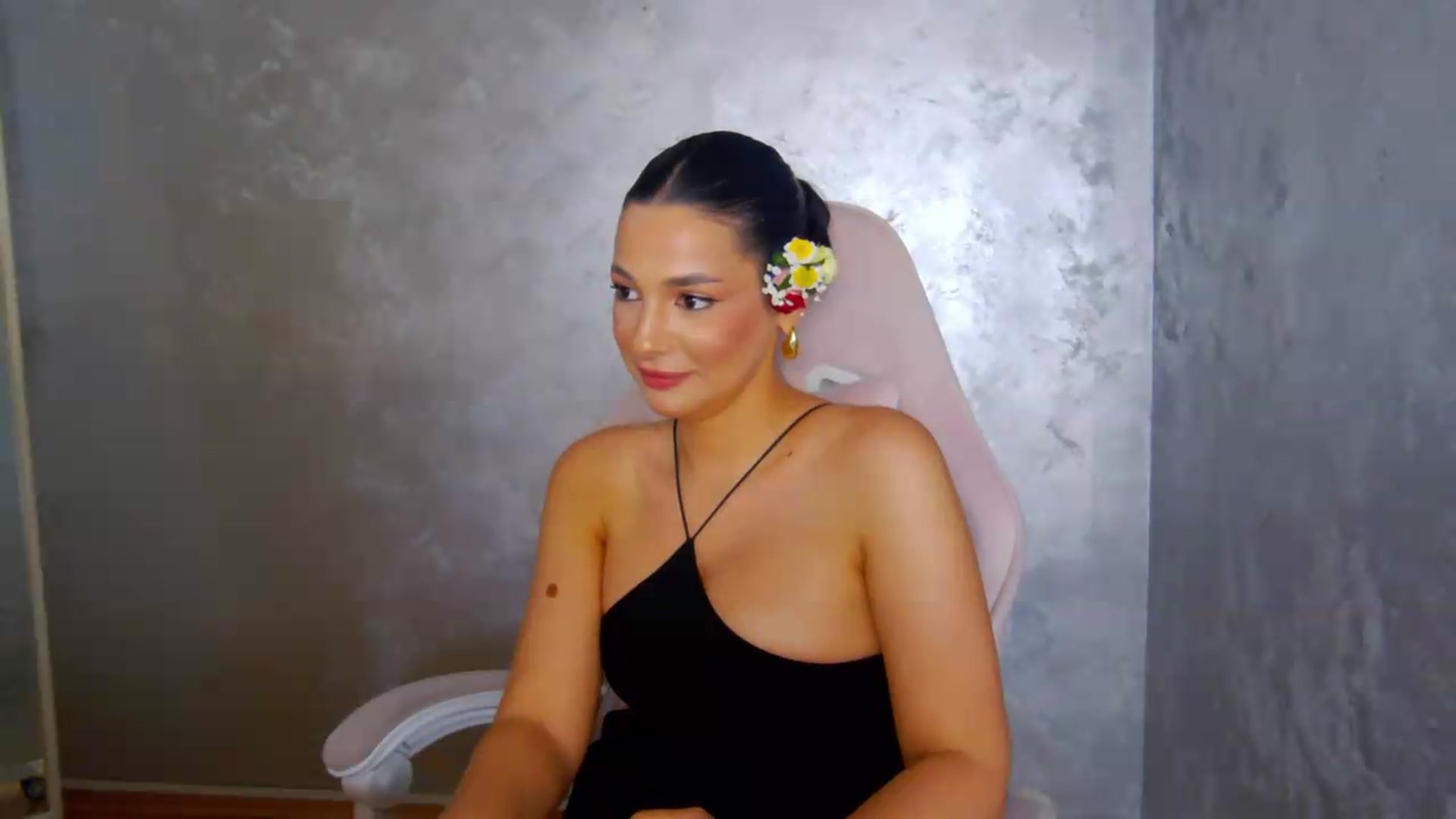 Gallery image thumbnail from meliiis_'s myfreecams stream on, 05/29/2026, 19:01 image 11 of 20
