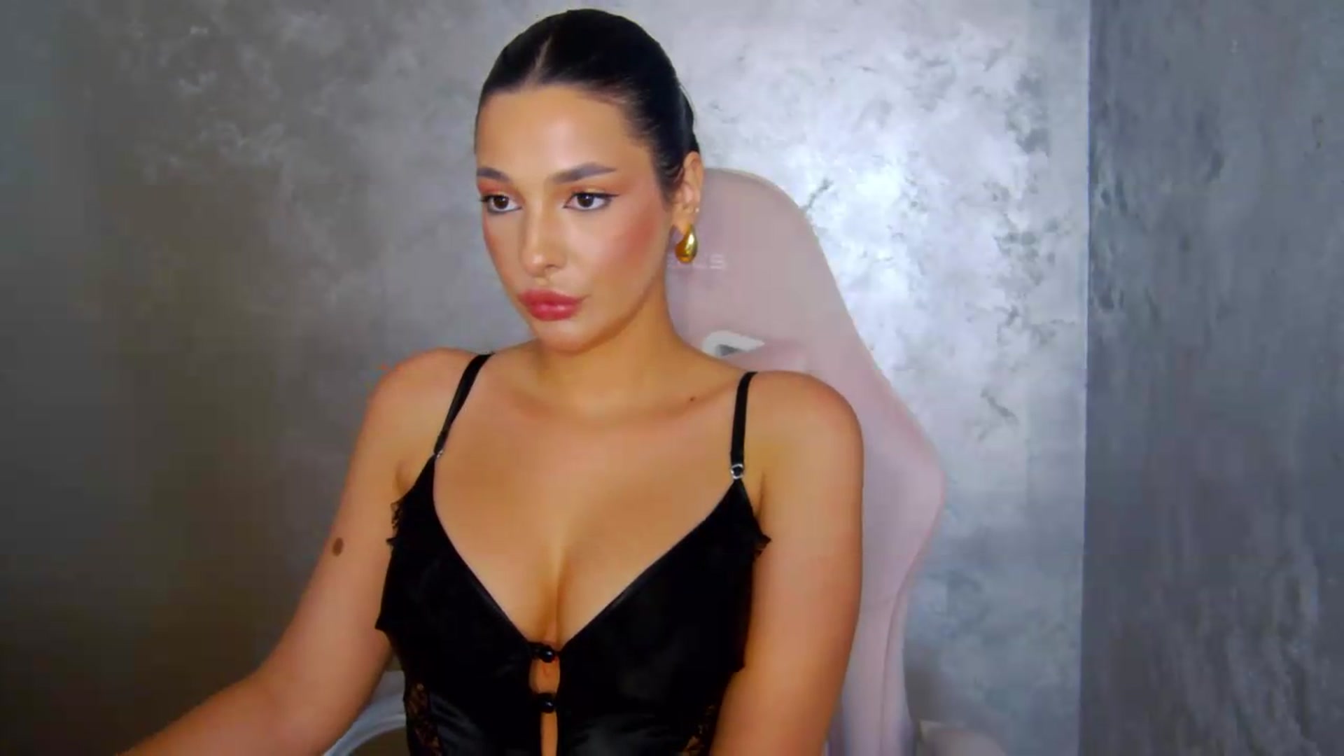 Gallery image thumbnail from meliiis_'s myfreecams stream on, 05/29/2026, 19:01 image 20 of 20