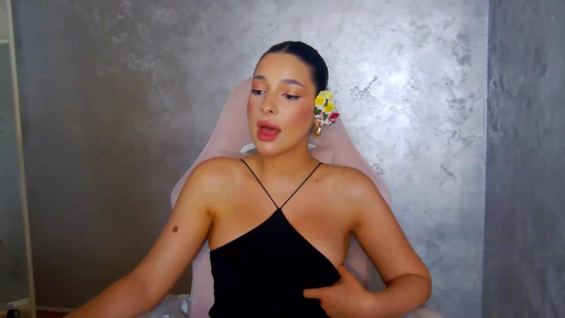 Gallery image thumbnail from meliiis_'s myfreecams stream on, 05/29/2026, 19:01 image 7 of 20