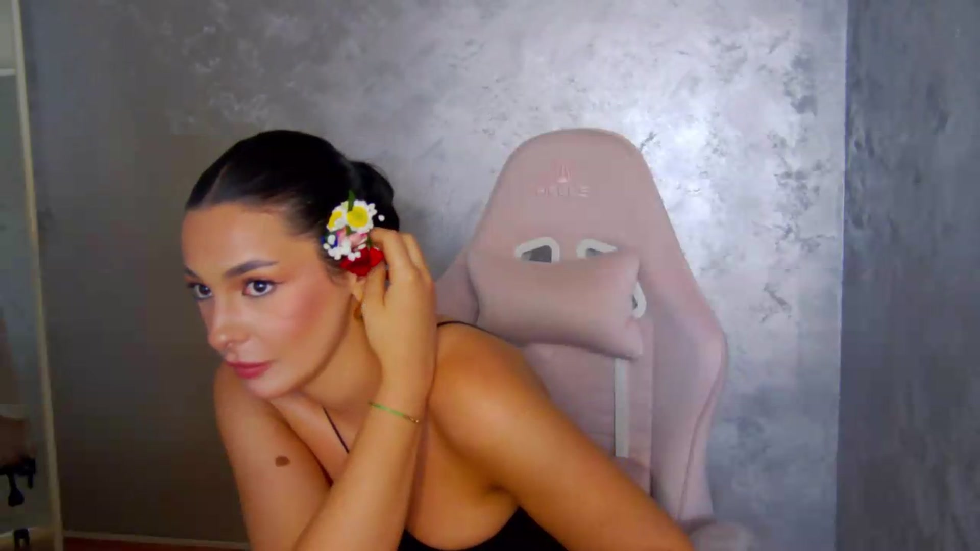 Gallery image thumbnail from meliiis_'s myfreecams stream on, 05/29/2026, 19:01 image 9 of 20