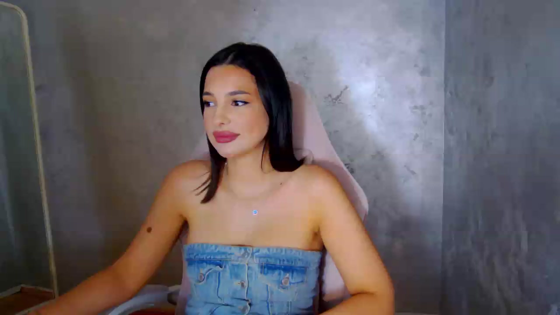 Gallery image thumbnail from meliiis_'s myfreecams stream on, 05/31/2026, 13:59 image 1 of 20