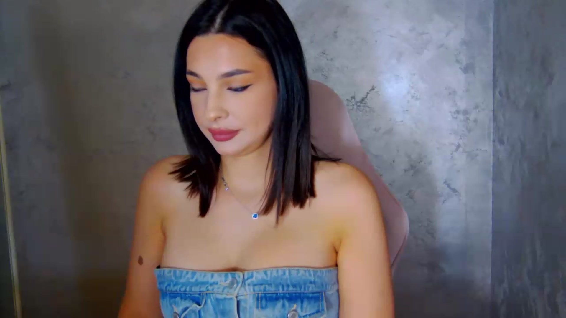 Gallery image thumbnail from meliiis_'s myfreecams stream on, 05/31/2026, 13:59 image 14 of 20