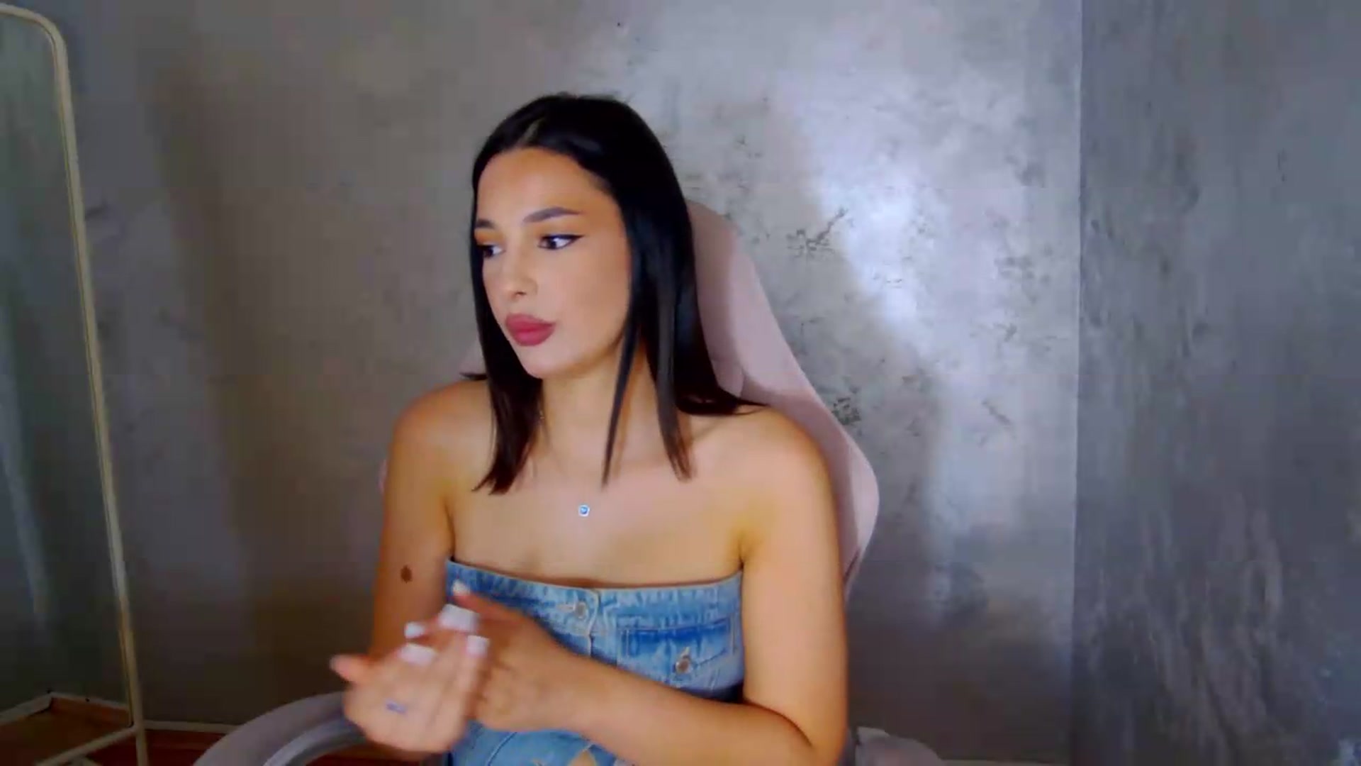 Gallery image thumbnail from meliiis_'s myfreecams stream on, 05/31/2026, 13:59 image 8 of 20