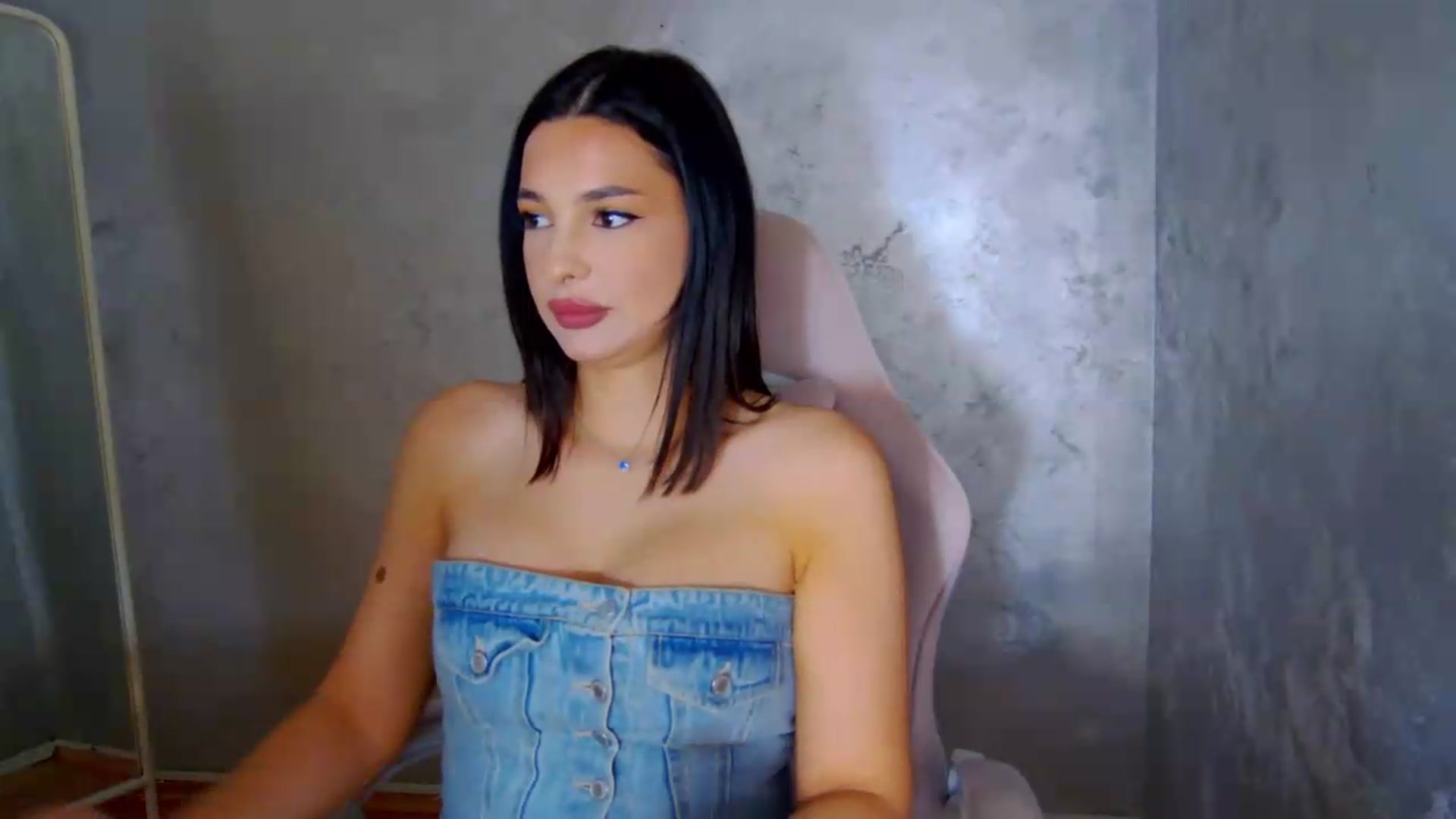 Gallery image thumbnail from meliiis_'s myfreecams stream on, 05/31/2026, 13:59 image 4 of 20