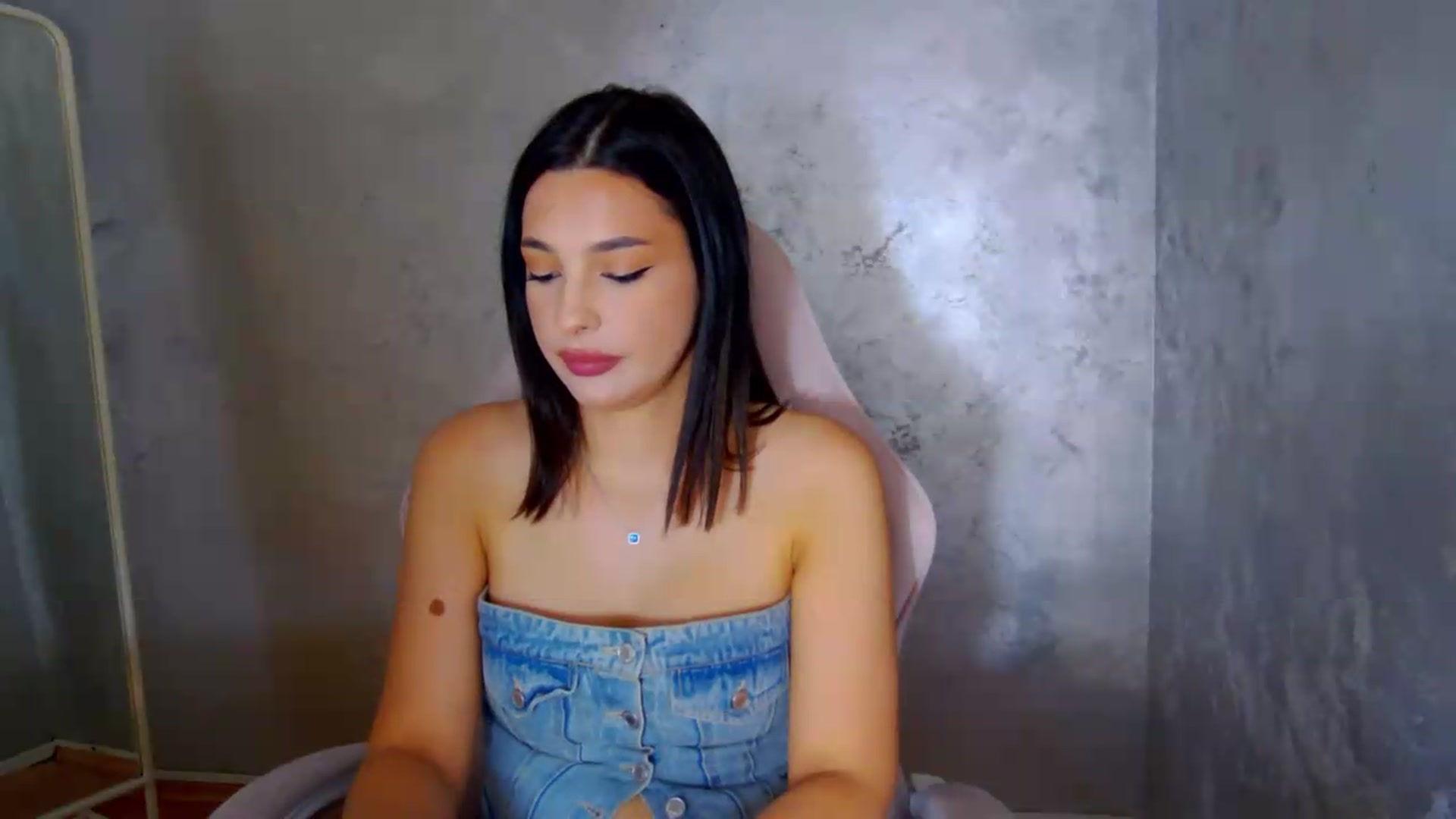 Gallery image thumbnail from meliiis_'s myfreecams stream on, 05/31/2026, 13:59 image 7 of 20