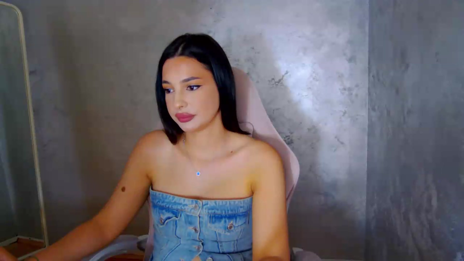 Gallery image thumbnail from meliiis_'s myfreecams stream on, 05/31/2026, 13:59 image 9 of 20