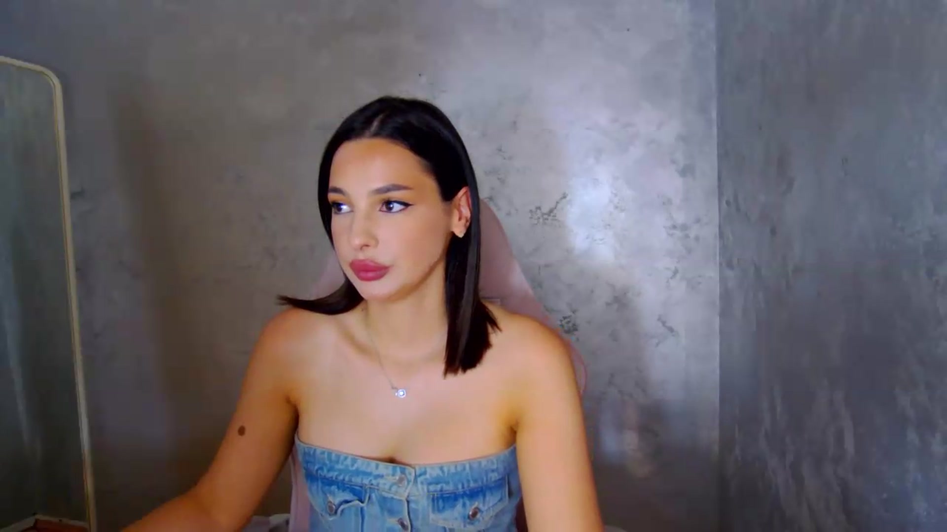 Gallery image thumbnail from meliiis_'s myfreecams stream on, 05/31/2026, 15:09 image 3 of 20