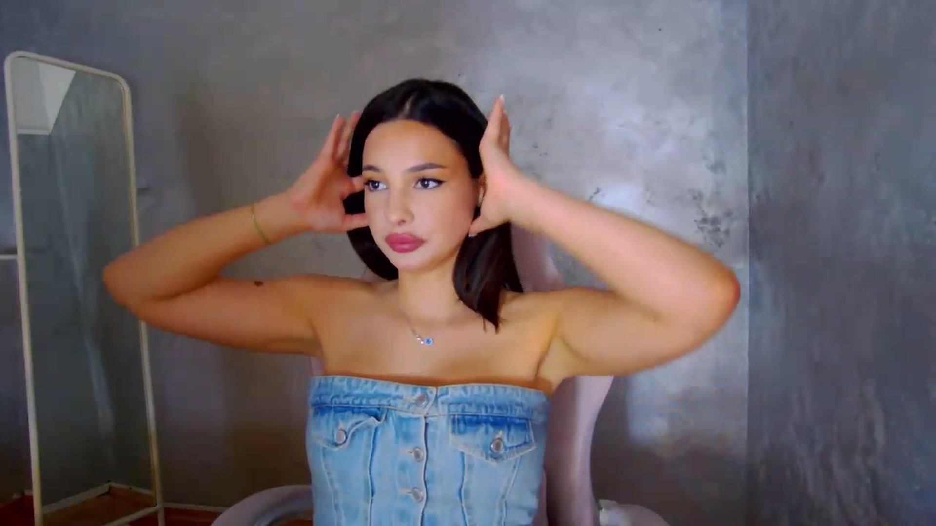 Gallery image thumbnail from meliiis_'s myfreecams stream on, 05/31/2026, 15:09 image 16 of 20
