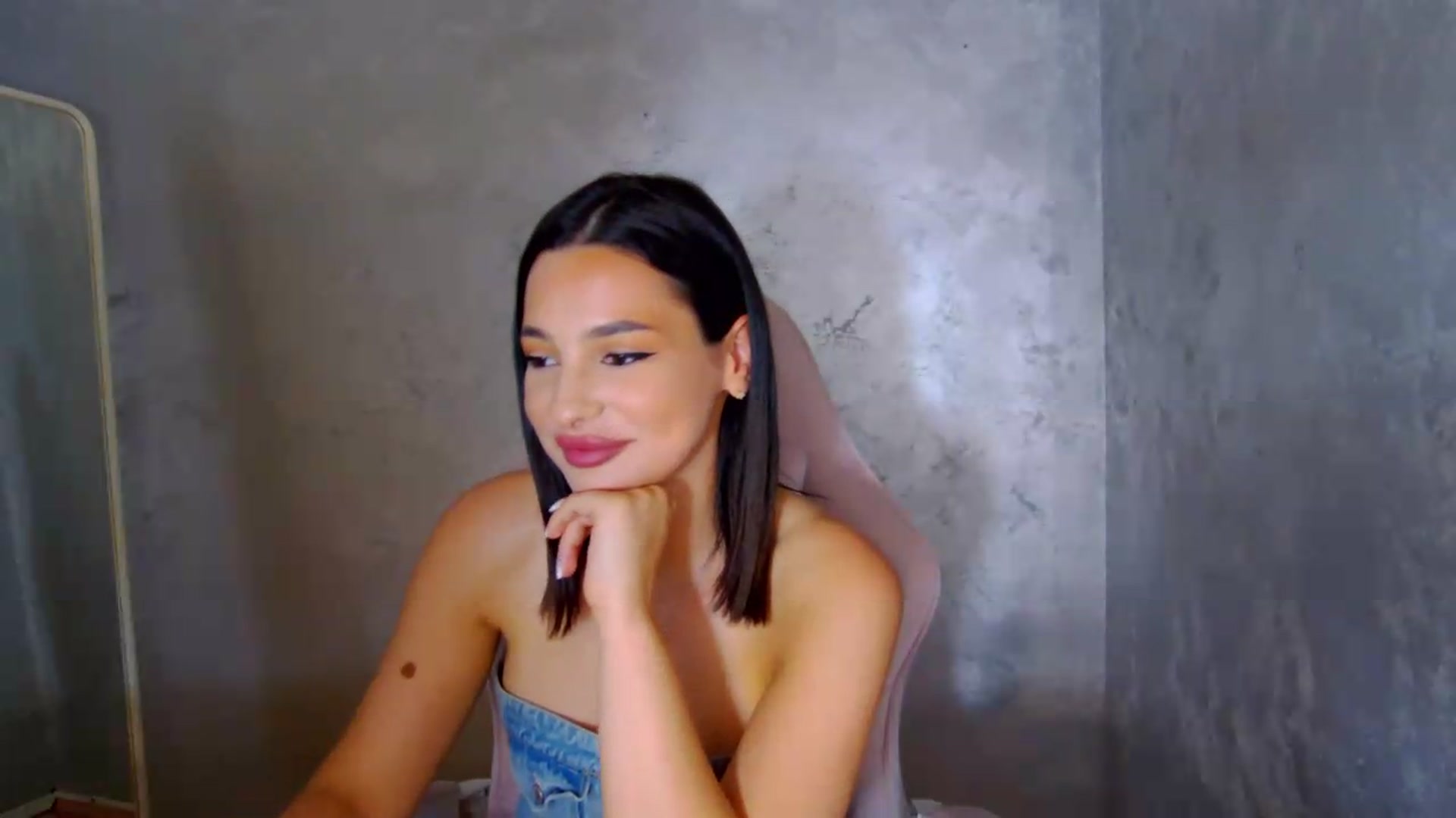Gallery image thumbnail from meliiis_'s myfreecams stream on, 05/31/2026, 15:09 image 7 of 20