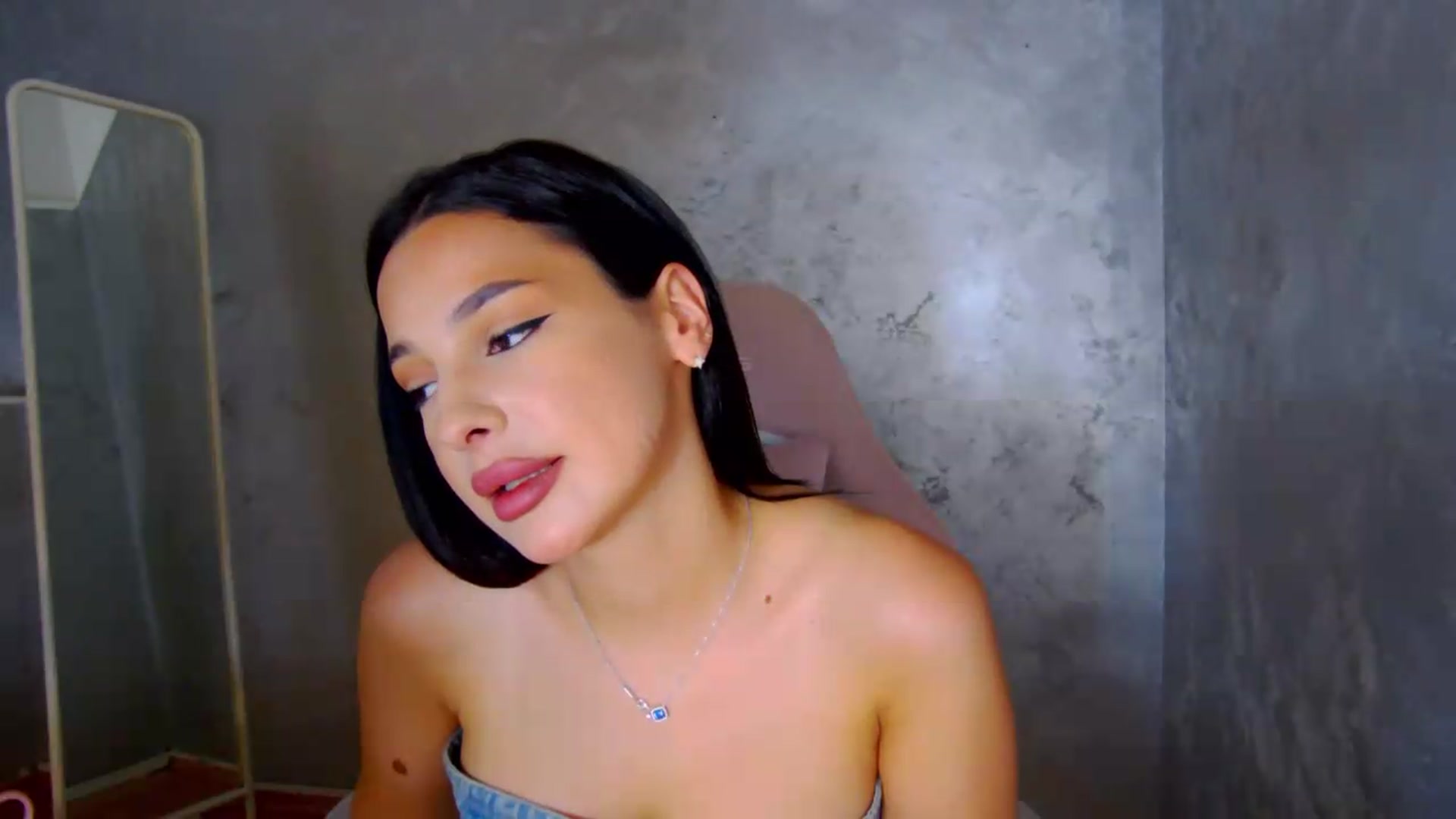 Gallery image thumbnail from meliiis_'s myfreecams stream on, 05/31/2026, 15:09 image 17 of 20