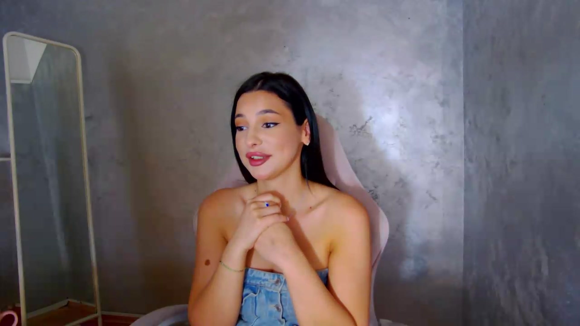 Gallery image thumbnail from meliiis_'s myfreecams stream on, 05/31/2026, 15:09 image 20 of 20