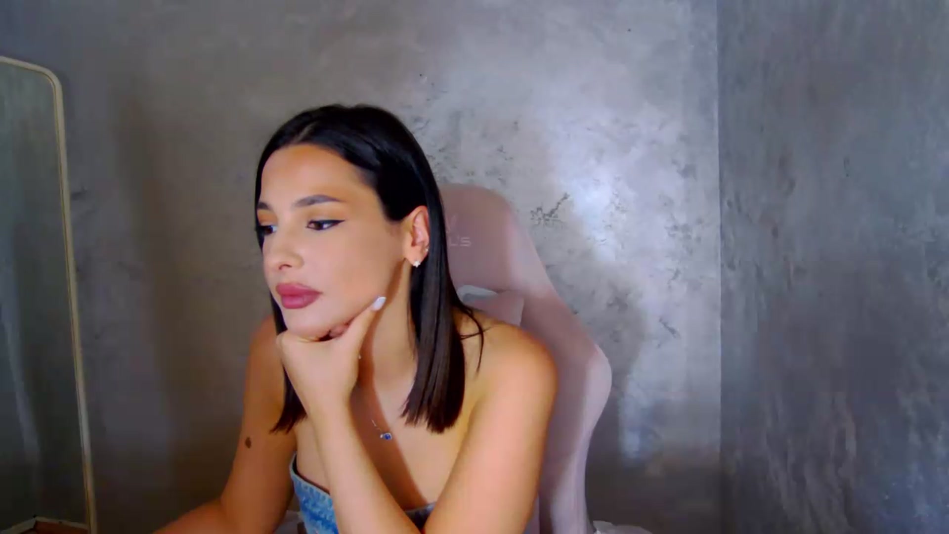 Gallery image thumbnail from meliiis_'s myfreecams stream on, 05/31/2026, 15:09 image 6 of 20
