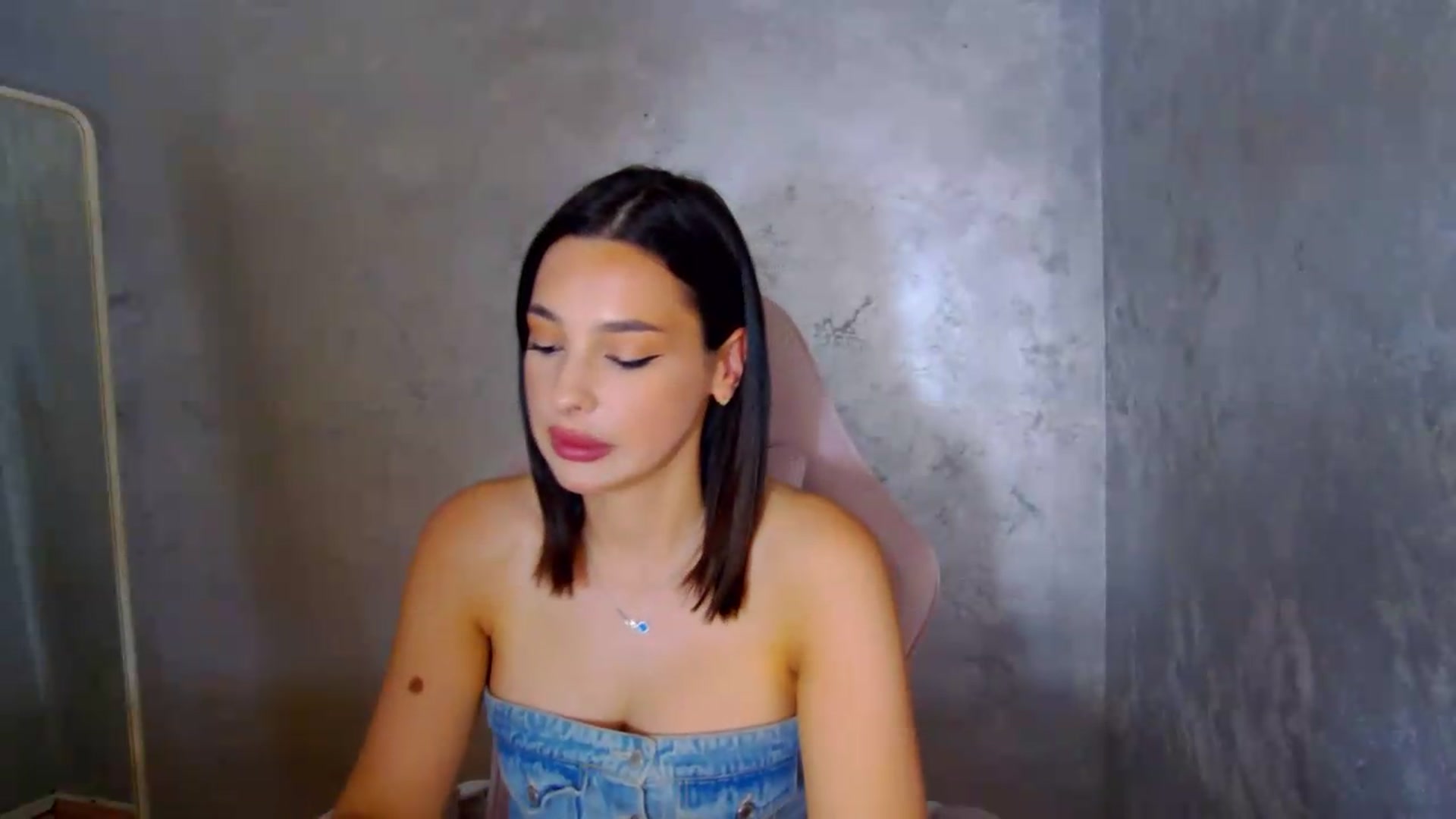 Gallery image thumbnail from meliiis_'s myfreecams stream on, 05/31/2026, 15:09 image 8 of 20