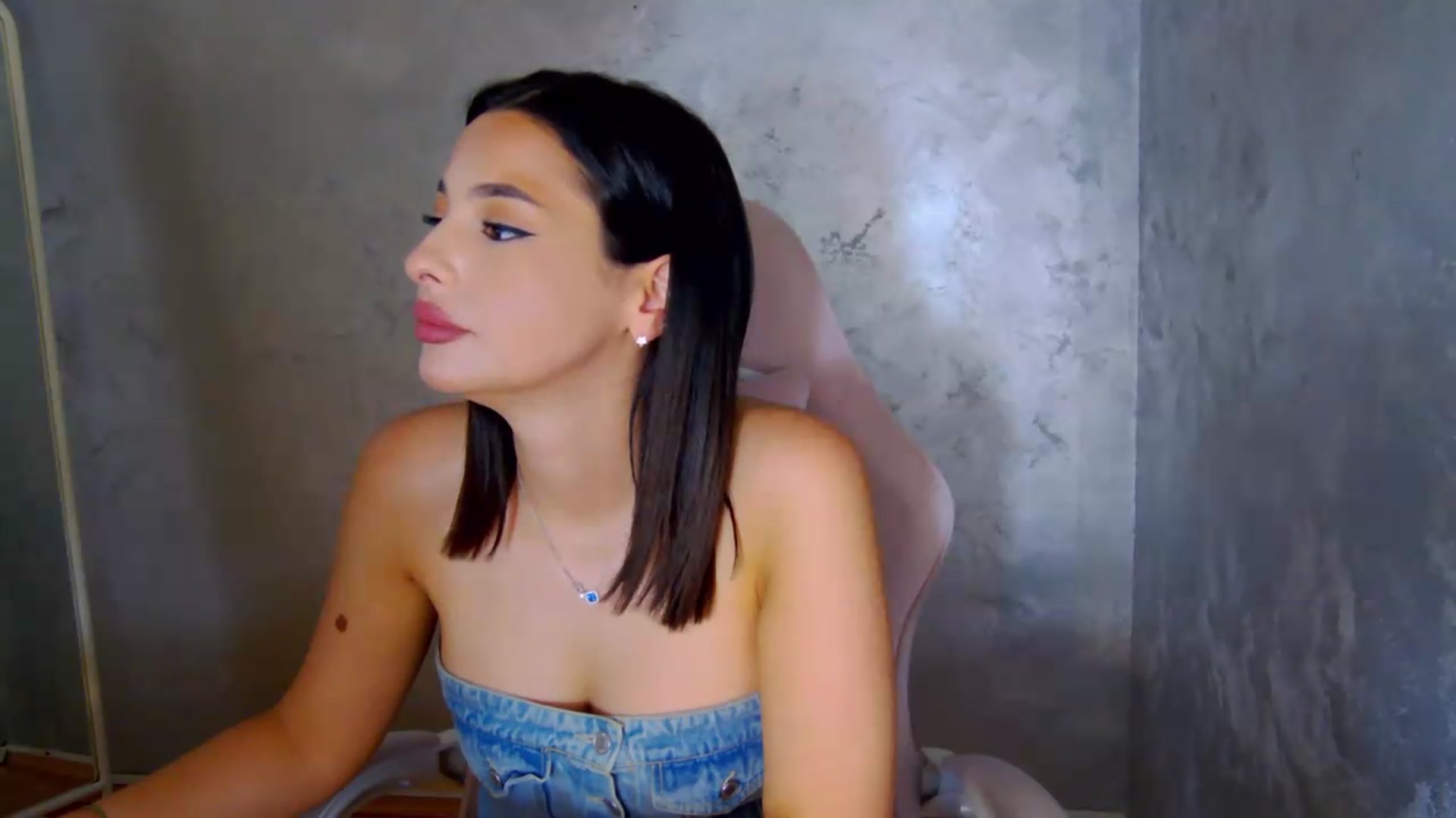 Gallery image thumbnail from meliiis_'s myfreecams stream on, 05/31/2026, 15:09 image 10 of 20