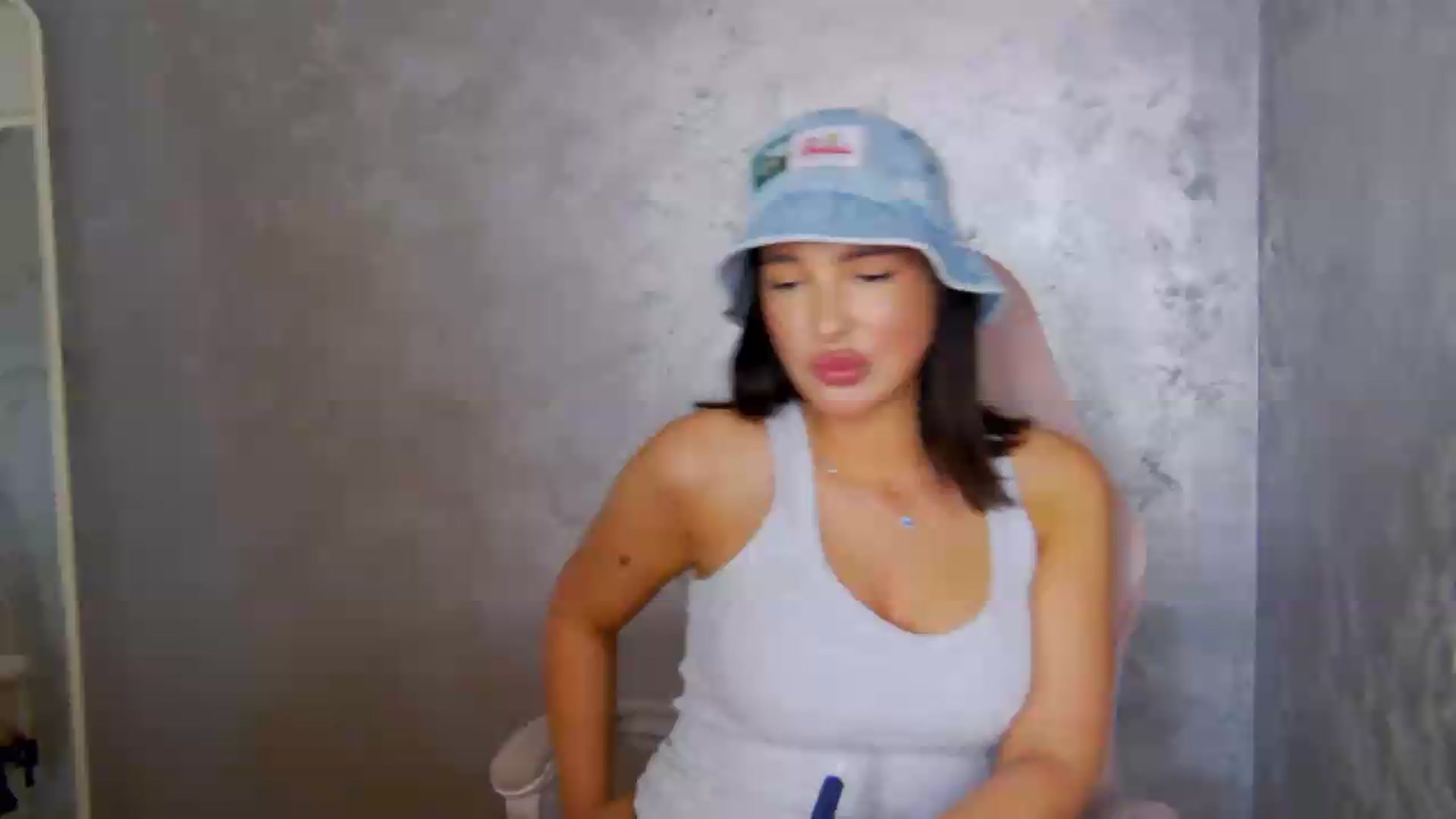 Gallery image thumbnail from meliiis_'s myfreecams stream on, 06/02/2026, 18:53 image 6 of 20