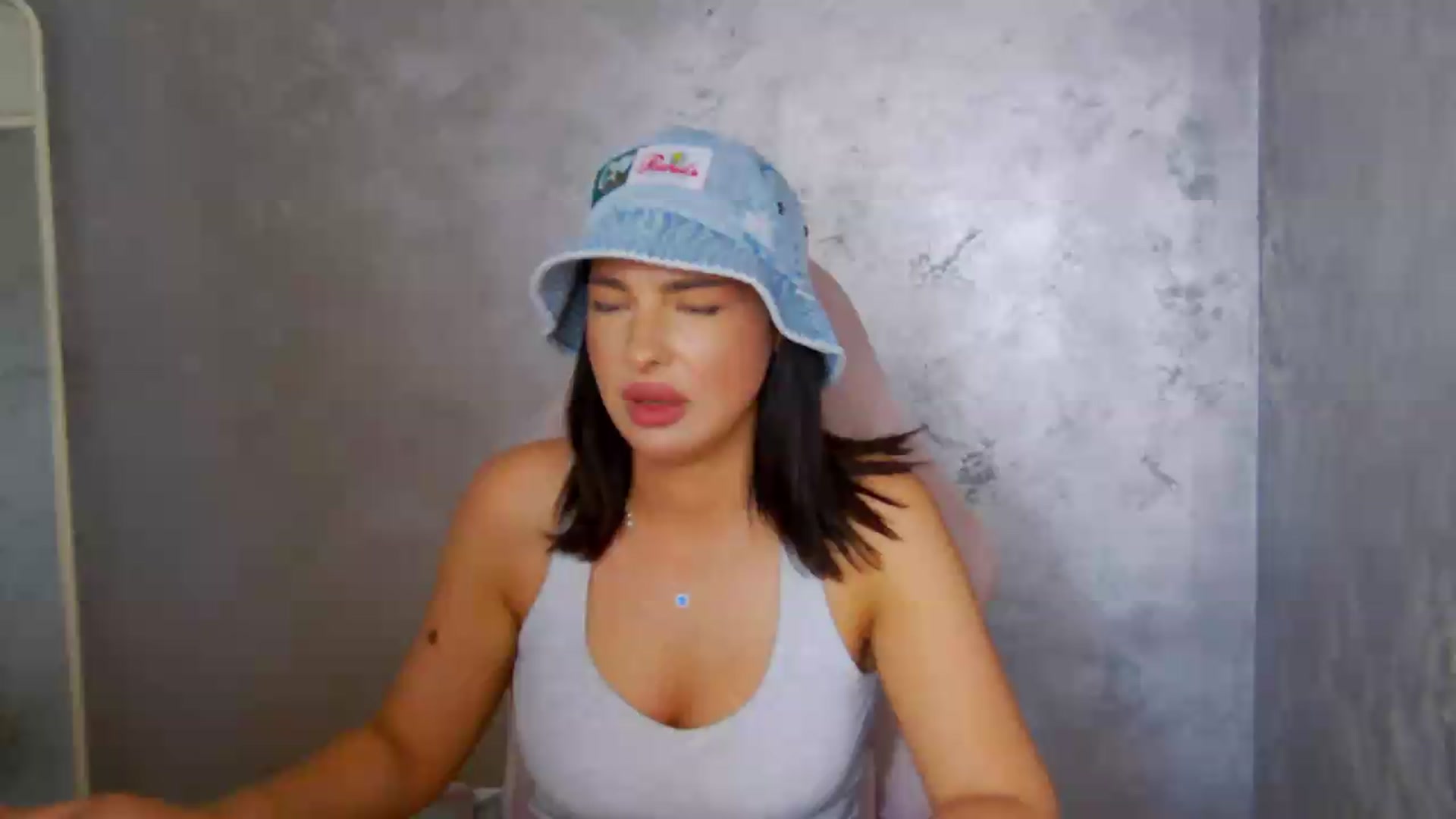 Gallery image thumbnail from meliiis_'s myfreecams stream on, 06/02/2026, 18:53 image 5 of 20