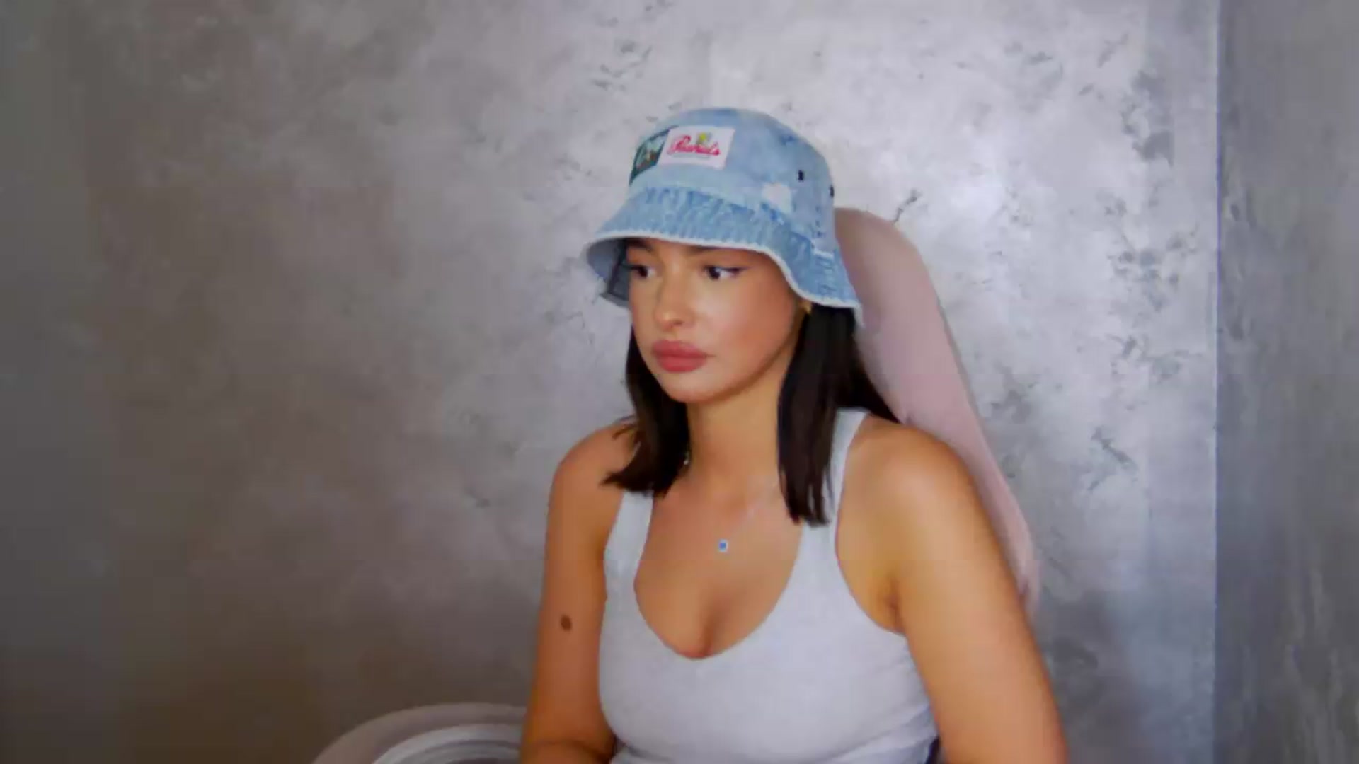 Gallery image thumbnail from meliiis_'s myfreecams stream on, 06/02/2026, 18:53 image 1 of 20