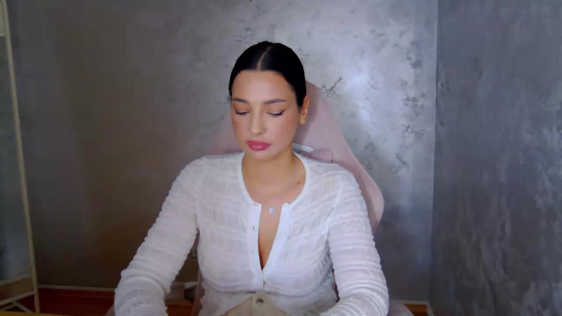 Gallery image thumbnail from meliiis_'s myfreecams stream on, 06/03/2026, 18:24 image 8 of 20